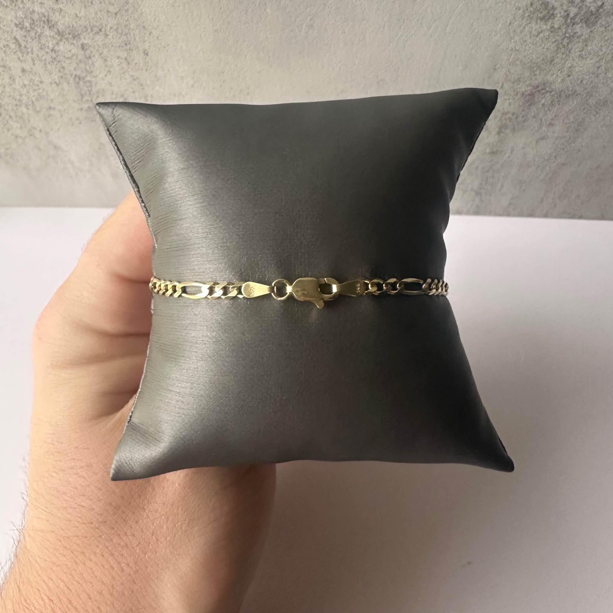 14kt Yellow Gold Figaro Bracelet, 8 inches, 3mm, New, Solid In New Condition In West Hempstead, NY
