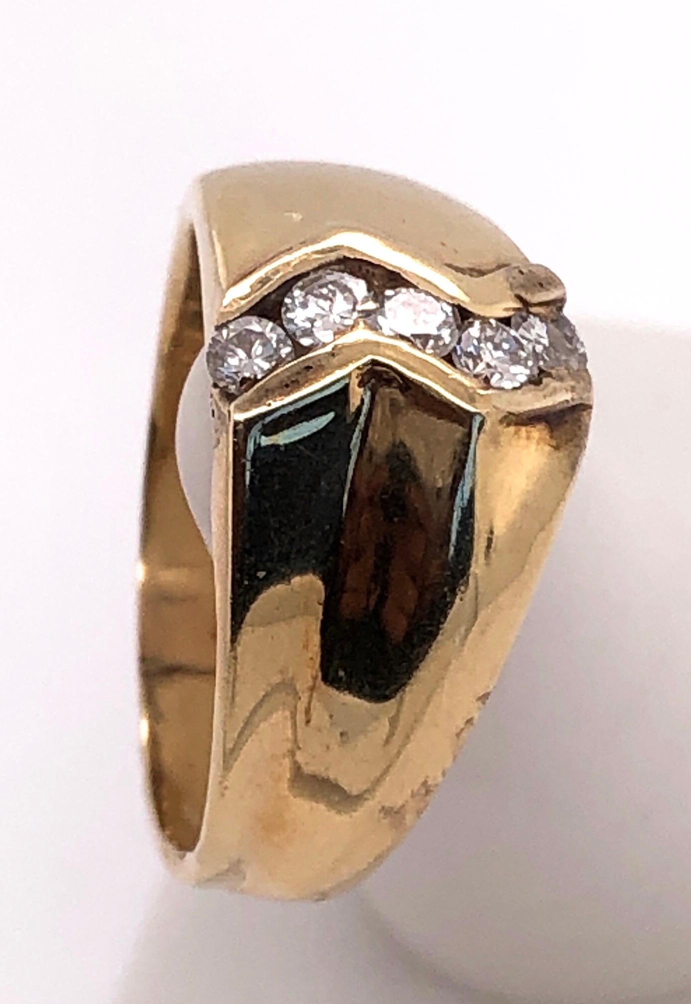 14 Karat Yellow Gold Freeform Ring with 5 Diamonds For Sale 1