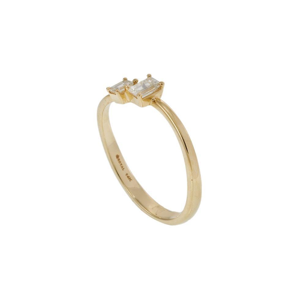 Moderne Bague en or jaune 14KT à gradins en diamant taille émeraude en vente