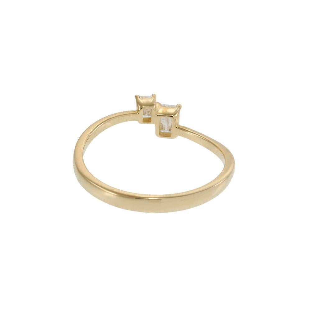 Bague en or jaune 14KT à gradins en diamant taille émeraude Neuf - En vente à New York, NY