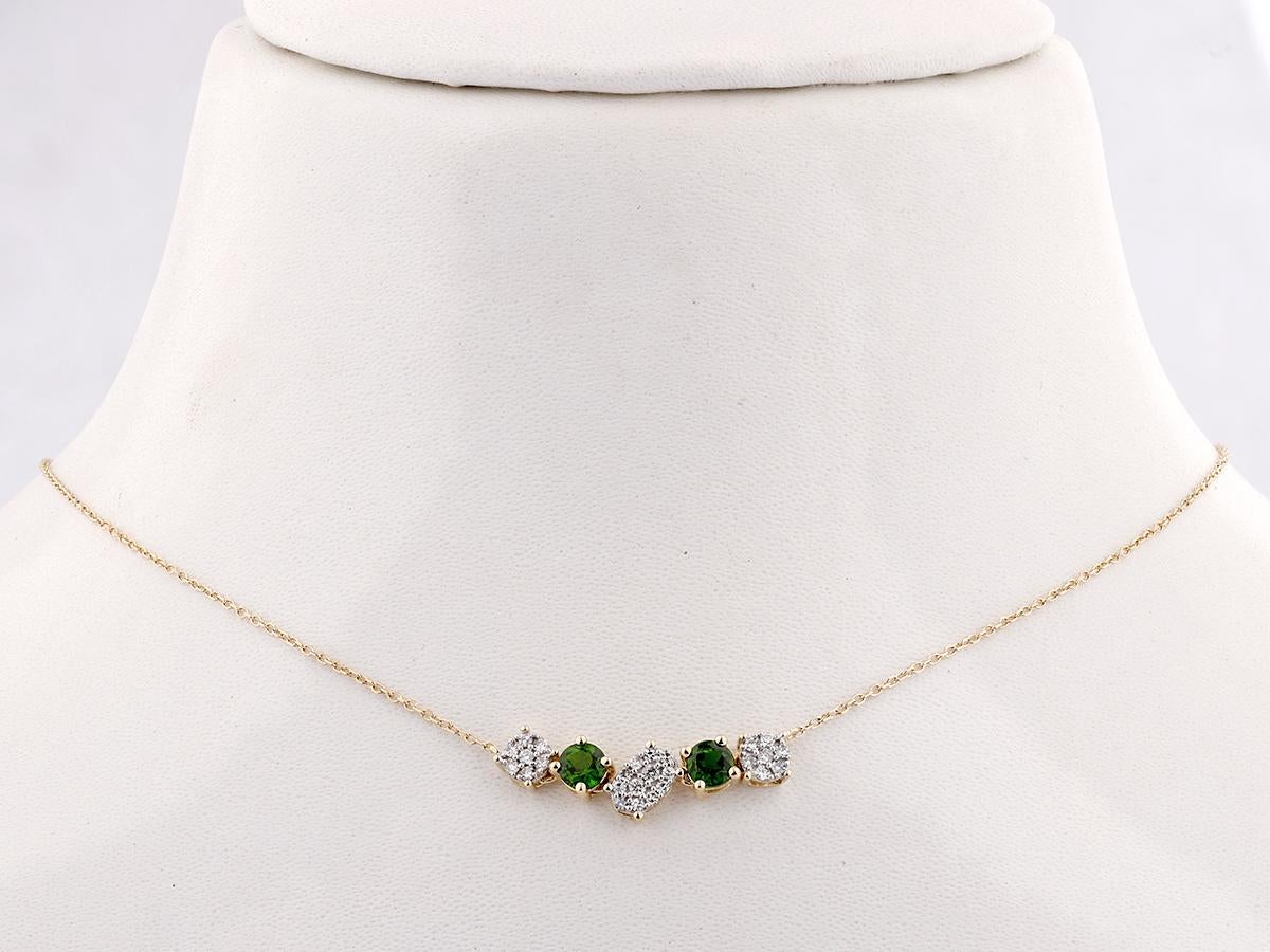 Contemporain Collier à barres courbes en or jaune 14KT, pierres vertes et diamants en vente