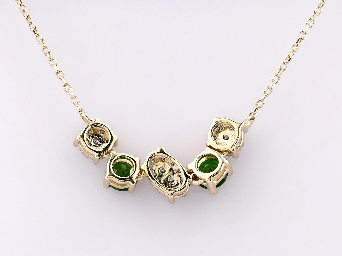 Collier à barres courbes en or jaune 14KT, pierres vertes et diamants en vente 1