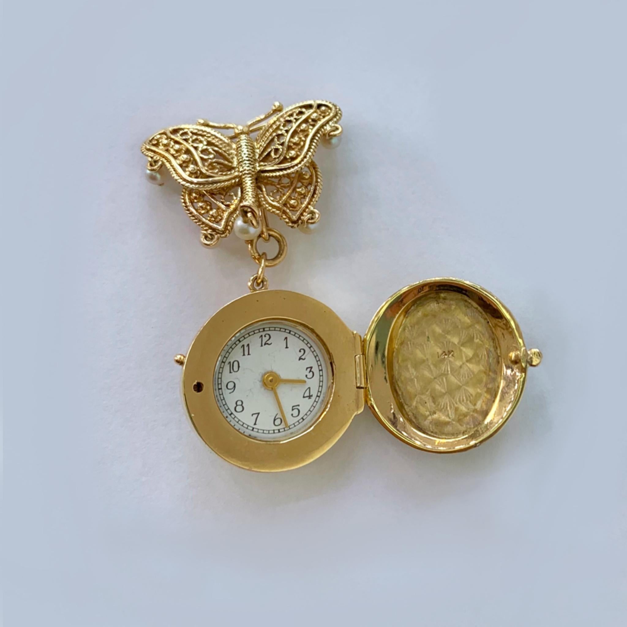this brooch contains a miniature picture
