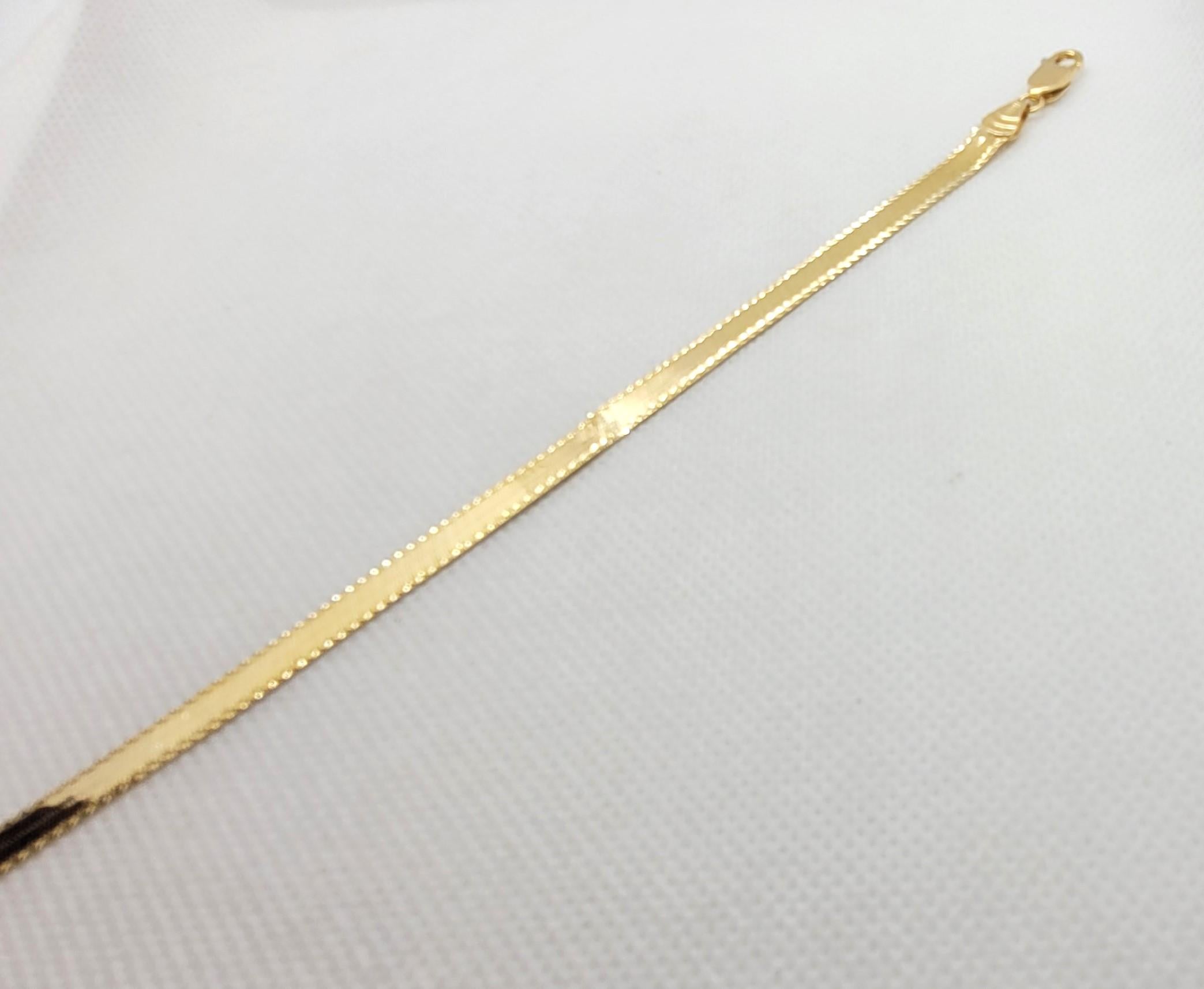 14kt Yellow Gold Herringbone Chain, 20 Inches, Italian Made, 5.2mm, Milor, 11 gr In Good Condition For Sale In Rancho Santa Fe, CA