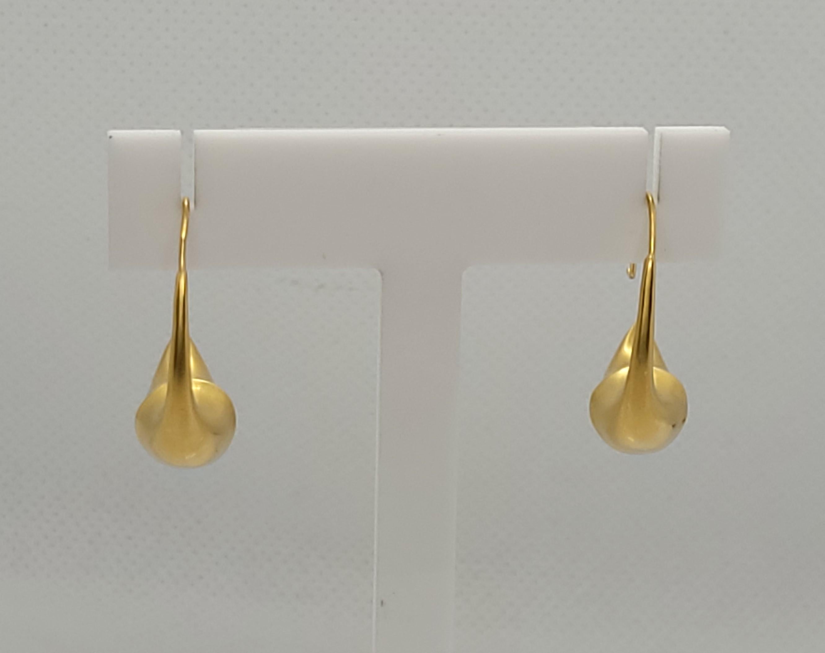 Modern 14kt Yellow Gold Hook Earrings Satin Finish 8.17 Grams For Sale