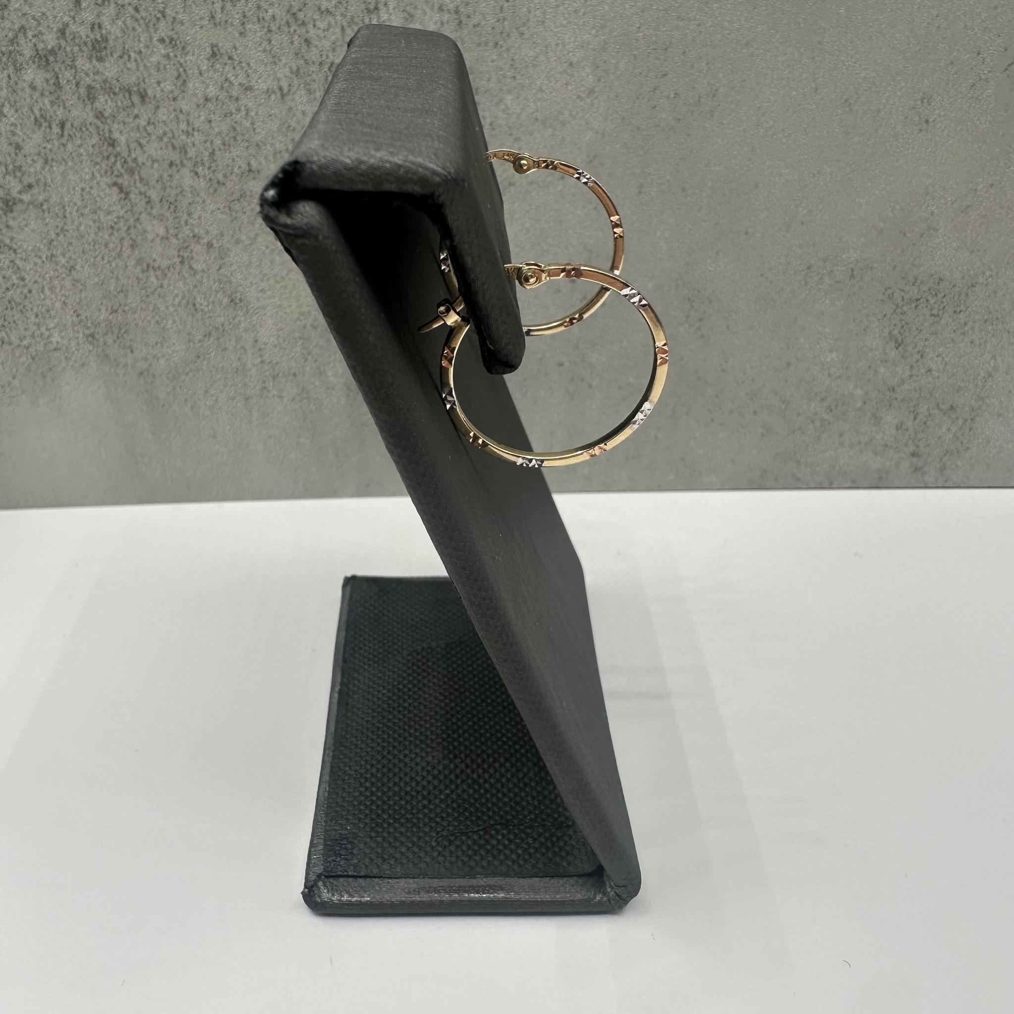 Cerchi in oro giallo 14kt con finitura rosa e bianca - 7/8in, 1.3mm, New In condizioni Nuovo in vendita a West Hempstead, NY