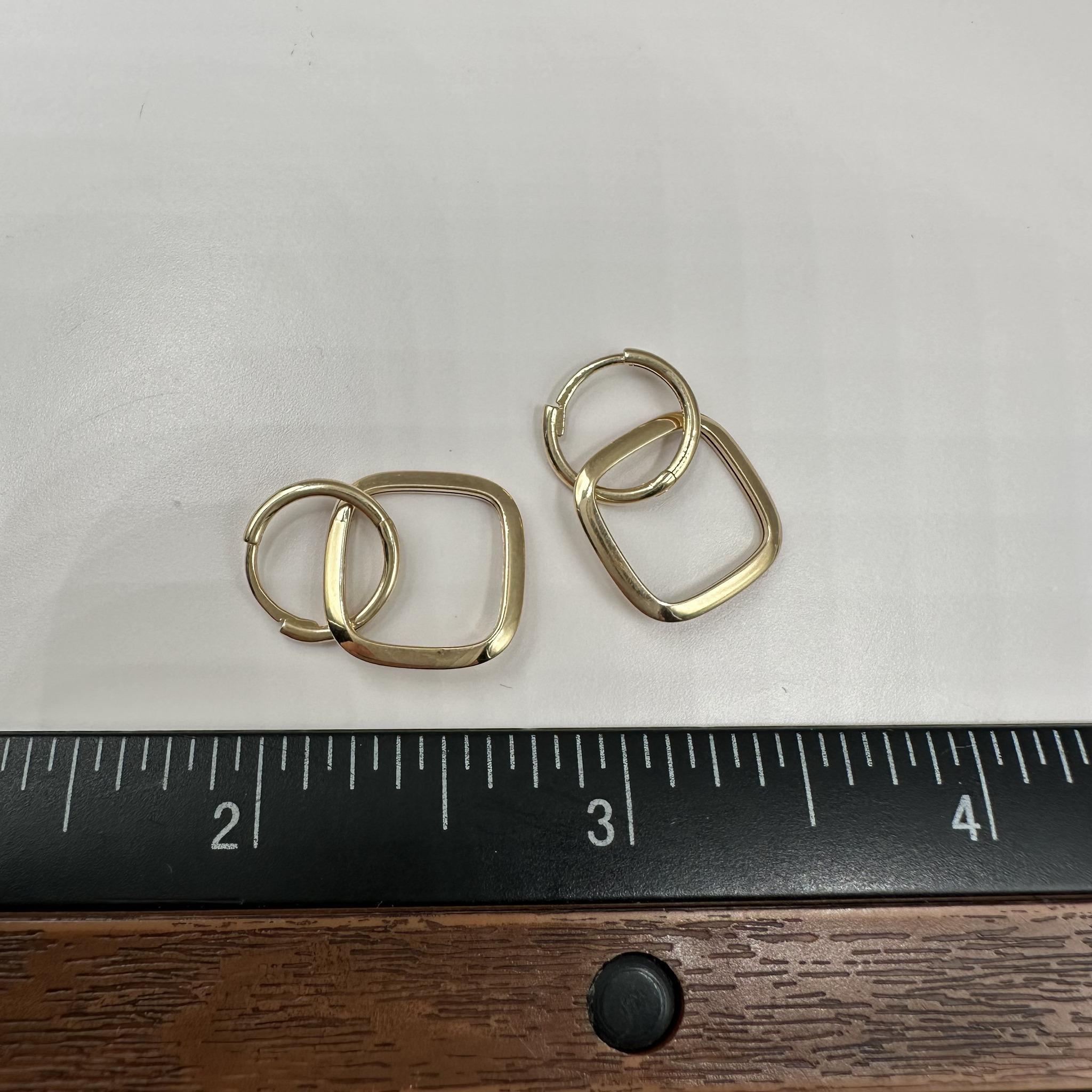 Orecchini Huggie in oro giallo 14kt con pendente rimovibile - 11,8 mm, 1,4 g, nuovi in vendita 1