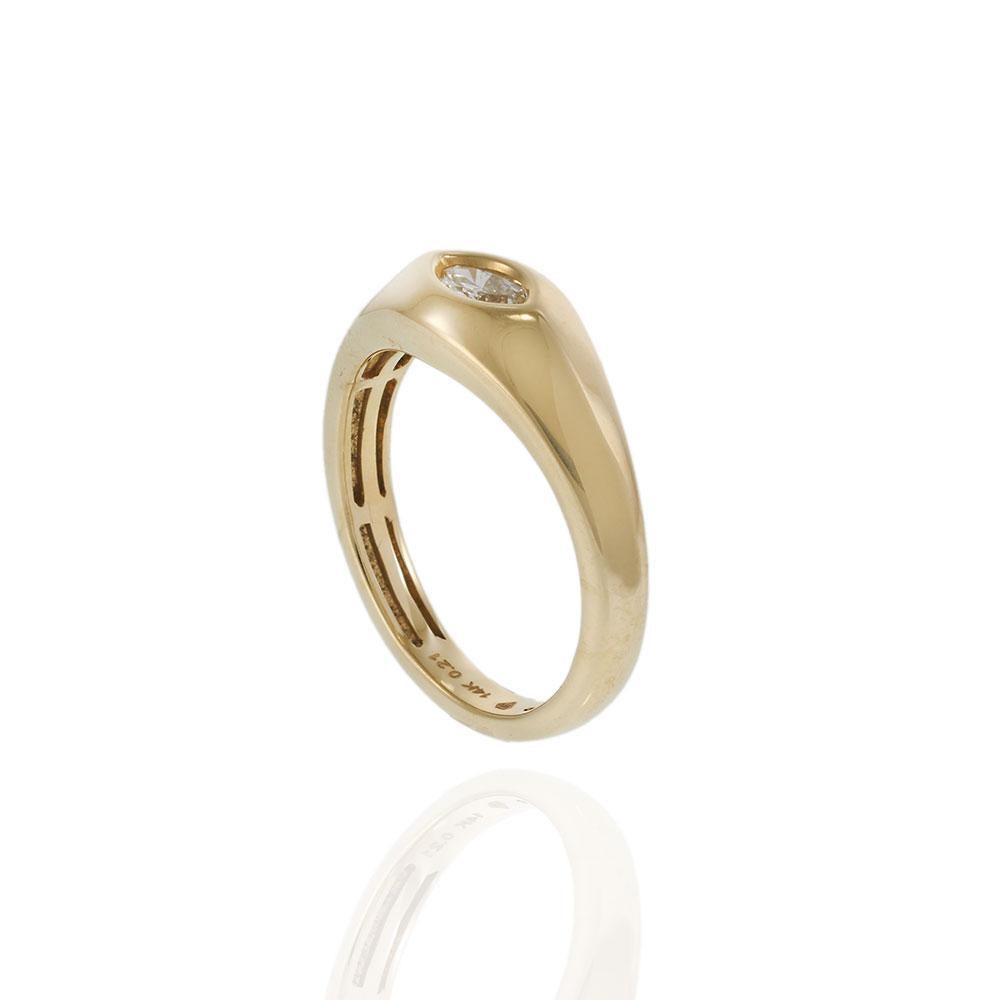 Contemporaneo Anello con castone in oro giallo 14KT con diamanti taglio marquise in vendita