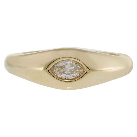 Anello con castone in oro giallo 14KT con diamanti taglio marquise