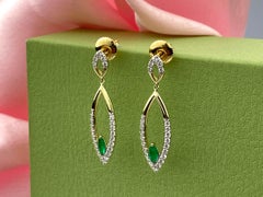 Boucles d'oreilles pendantes en or jaune 14KT avec émeraudes et diamants en forme de marquise
