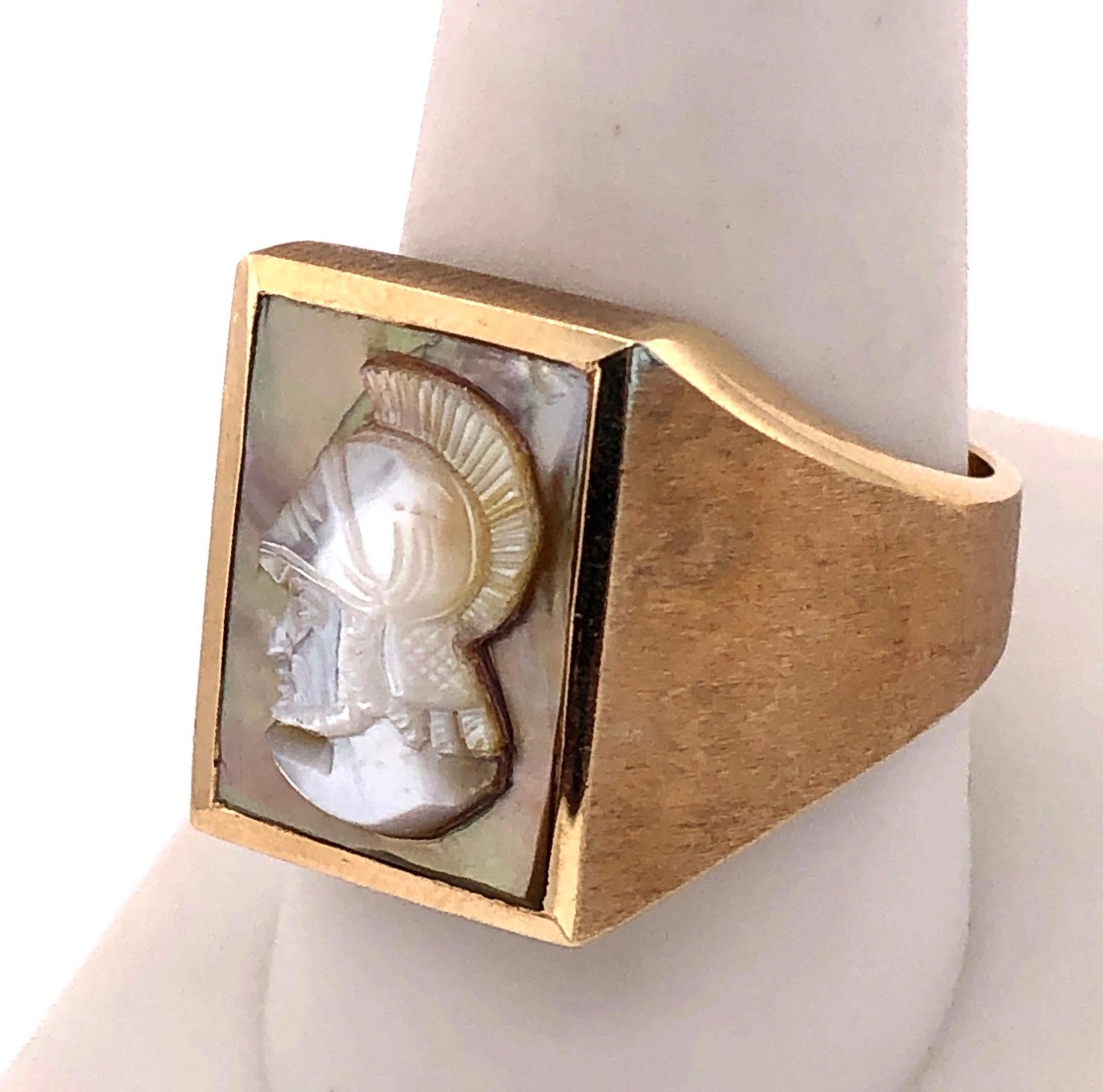 14 Karat Yellow Gold Mother of Pearl Cameo Contemporary Ring For Sale 1