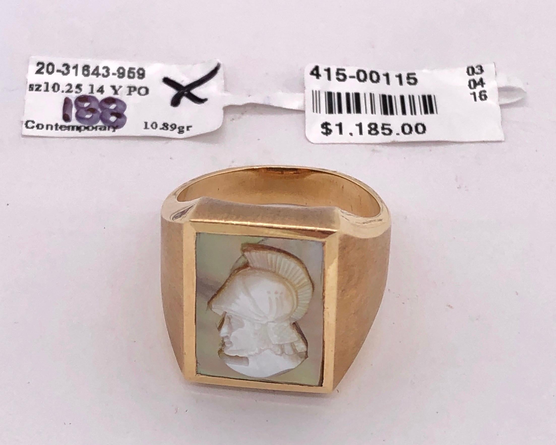 14 Karat Yellow Gold Mother of Pearl Cameo Contemporary Ring For Sale 4