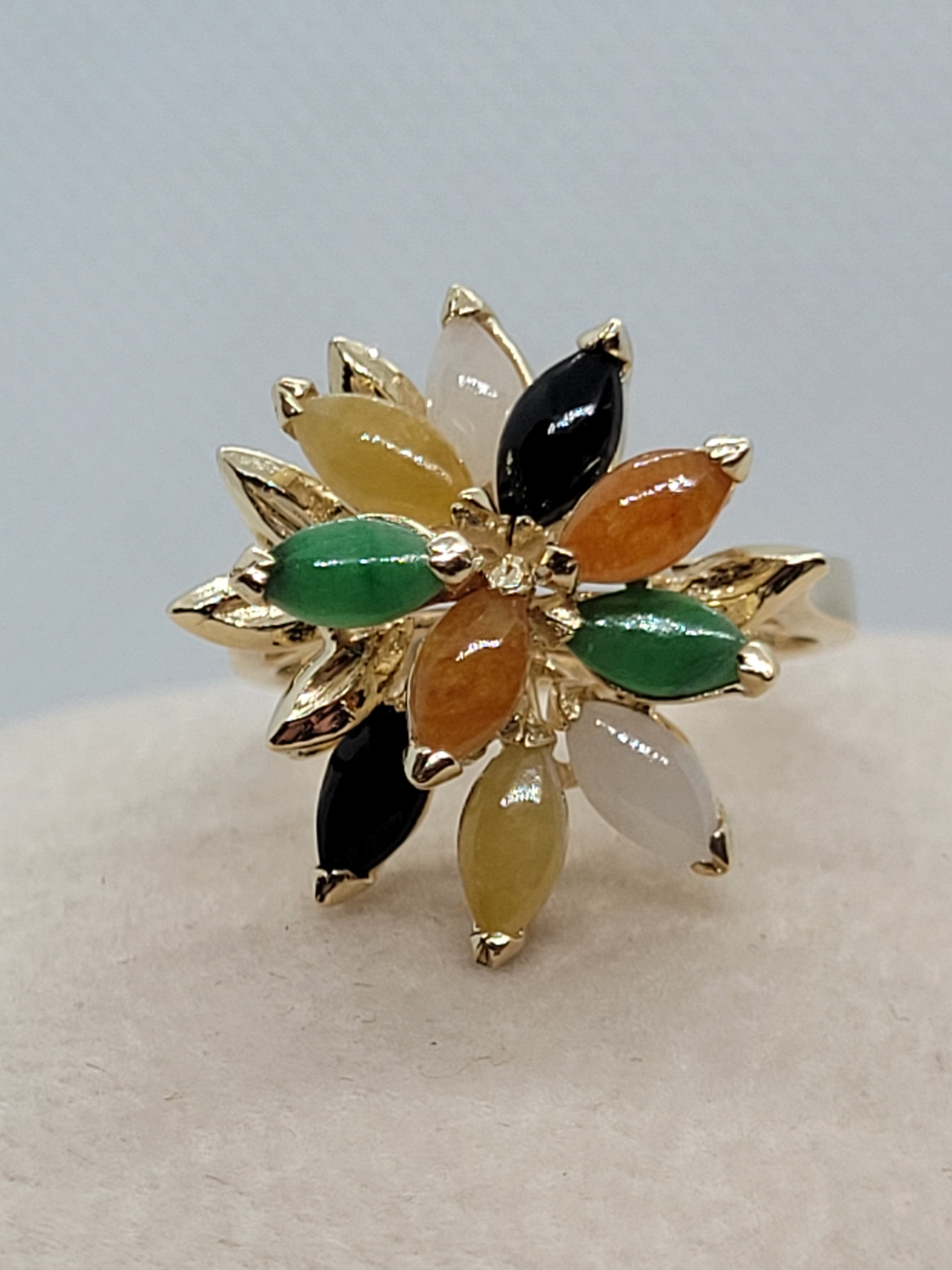 14kt Yellow Gold Multi-Colored Jade Ring Marquis-Shaped, Very Good 5.5gr For Sale