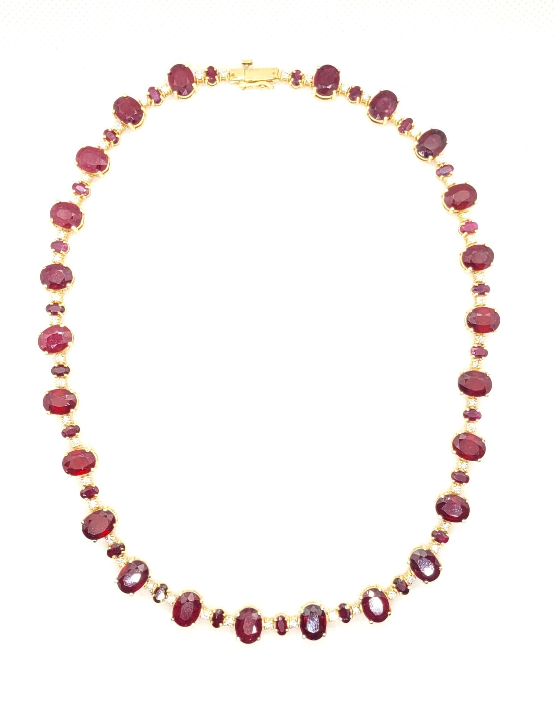 Moderne 14kt Yellow Gold Natural 52.00cttw Ruby & 1.75cttw Diamond Necklace, 17in, 46 gr en vente