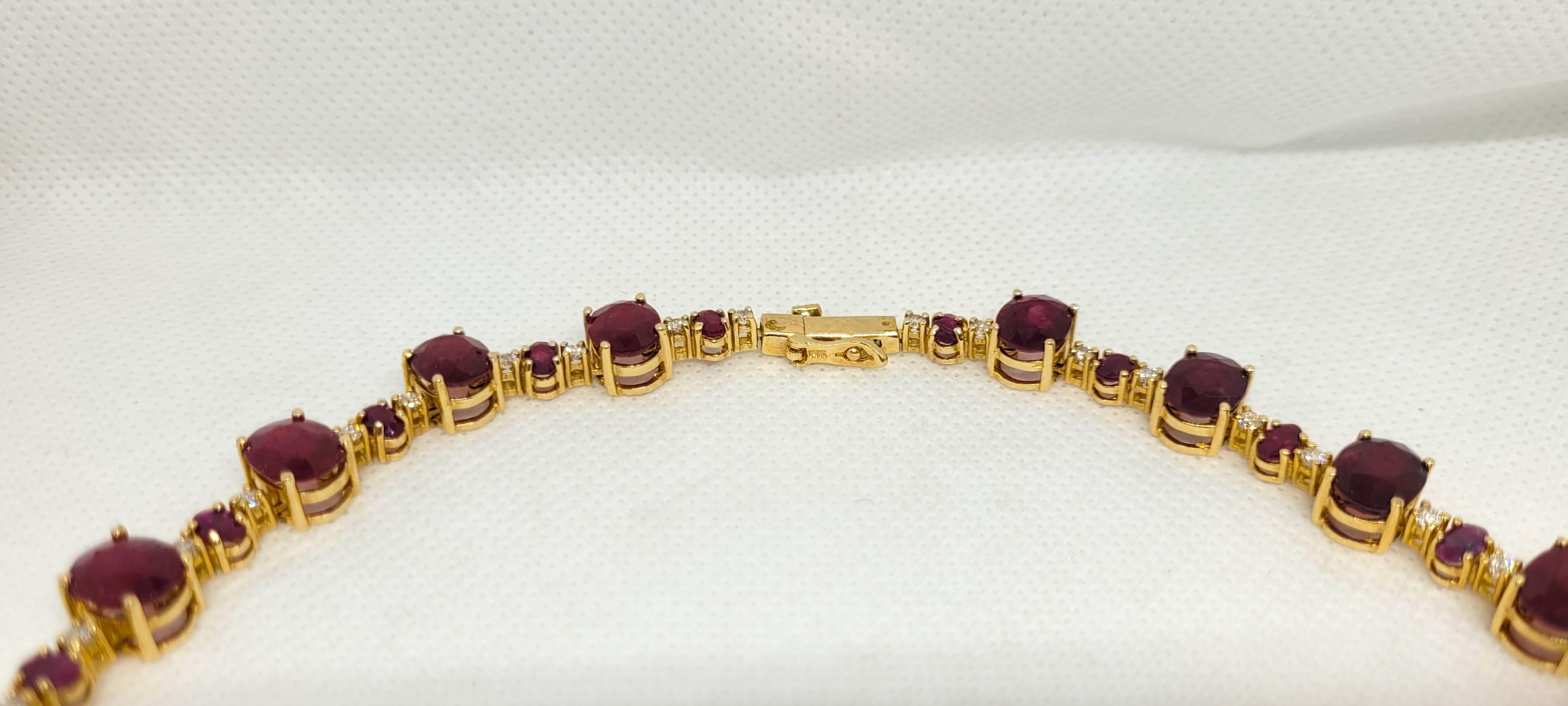 14kt Yellow Gold Natural 52.00cttw Ruby & 1.75cttw Diamond Necklace, 17in, 46 gr en vente 3