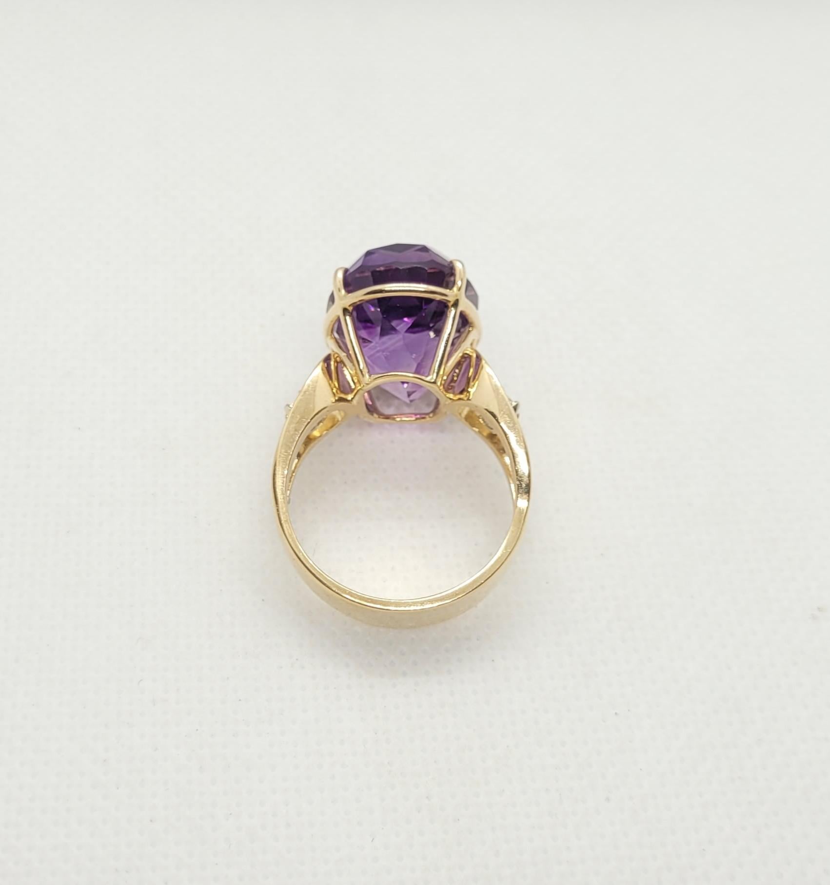 Anello in oro giallo 14kt con diamante ametista ovale, 18x14 mm, 12,9 grammi, Sz 10, .20cttw in vendita 1