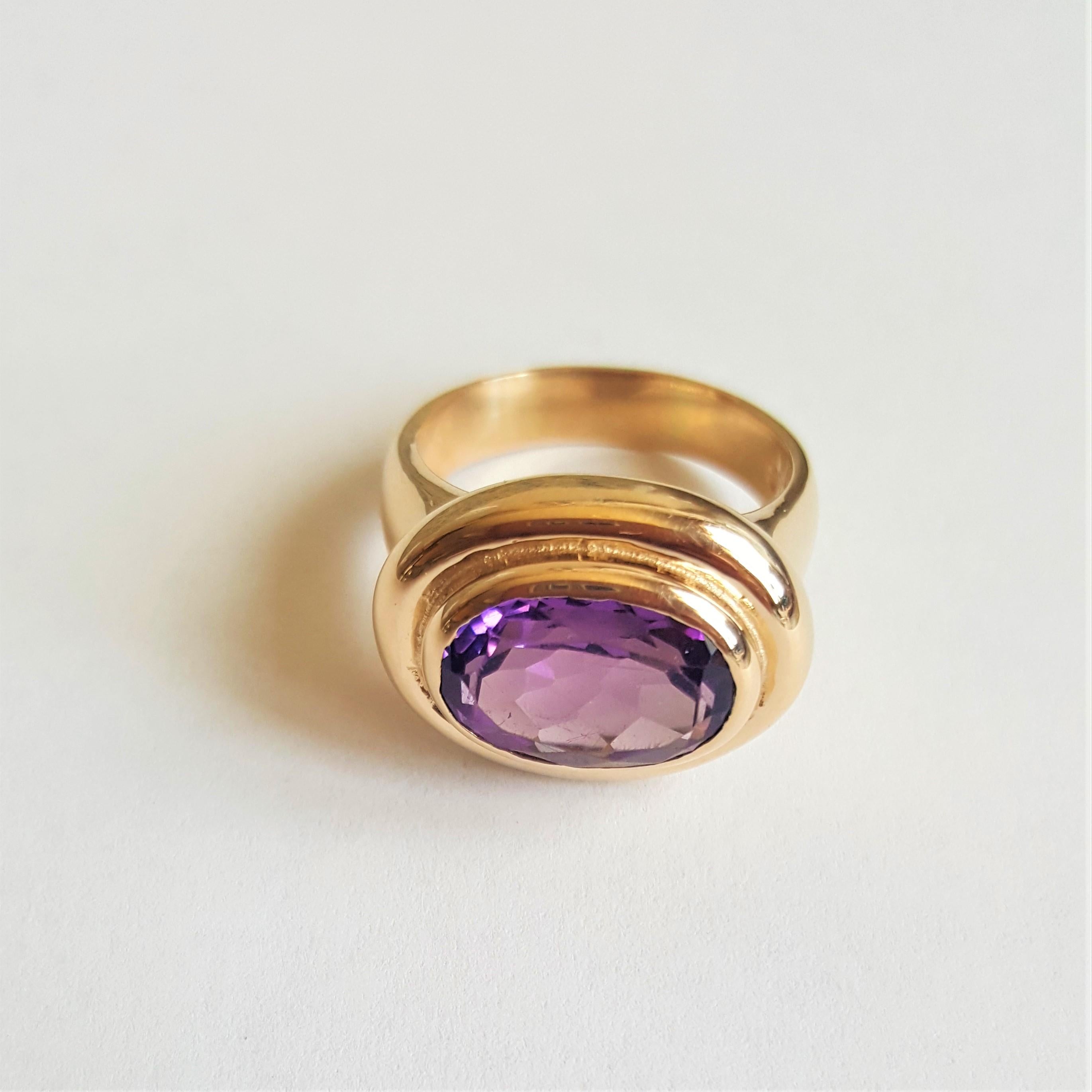 Oval Cut 14kt Yellow Gold Oval Amethyst Ring Bezel Set East-West, Size 9, 12 Grams