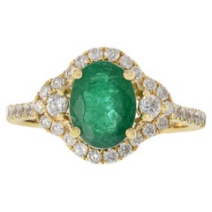 Anillo Halo de Esmeralda y Diamante en Oro Amarillo de 14 KT talla oval