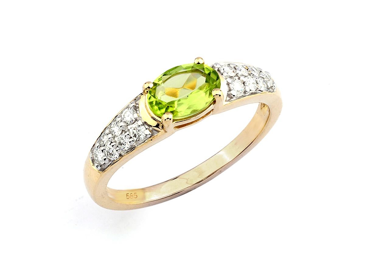 Anillo de oro amarillo de 14 quilates con peridoto ovalado y diamantes en venta 1