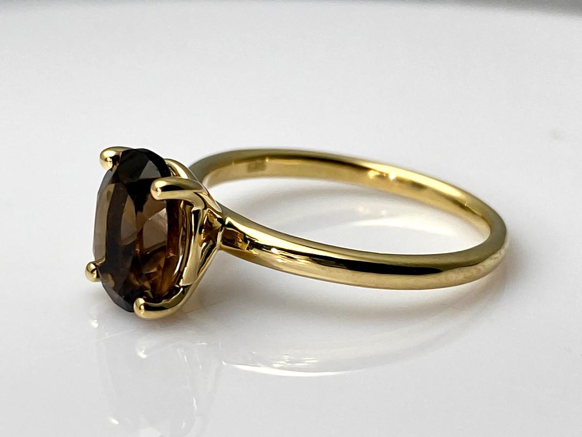 Taille ovale Bague en or jaune 14KT avec quartz fumé ovale en vente