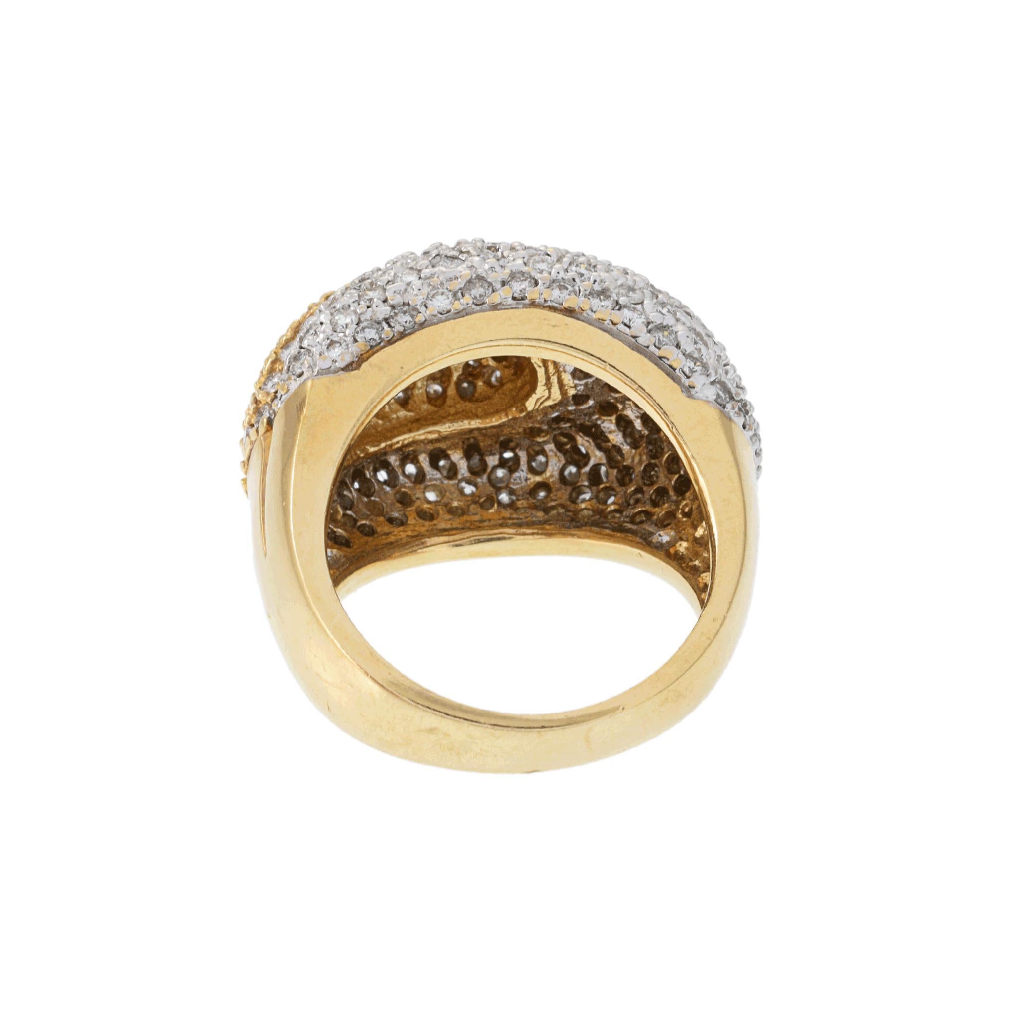 Anello in oro giallo 14KT con pavé di diamanti in vendita 5