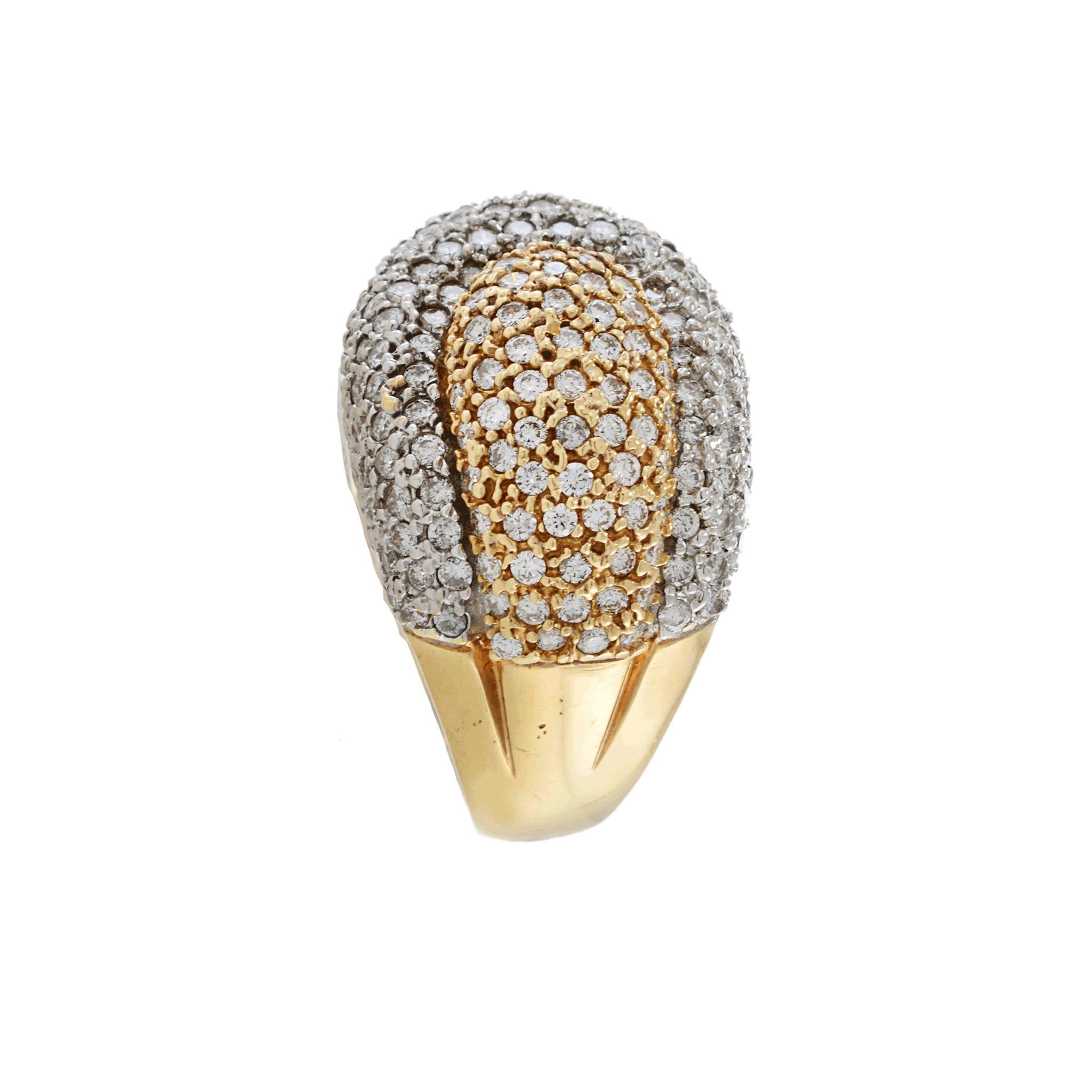 Anello in oro giallo 14KT con pavé di diamanti in vendita 2