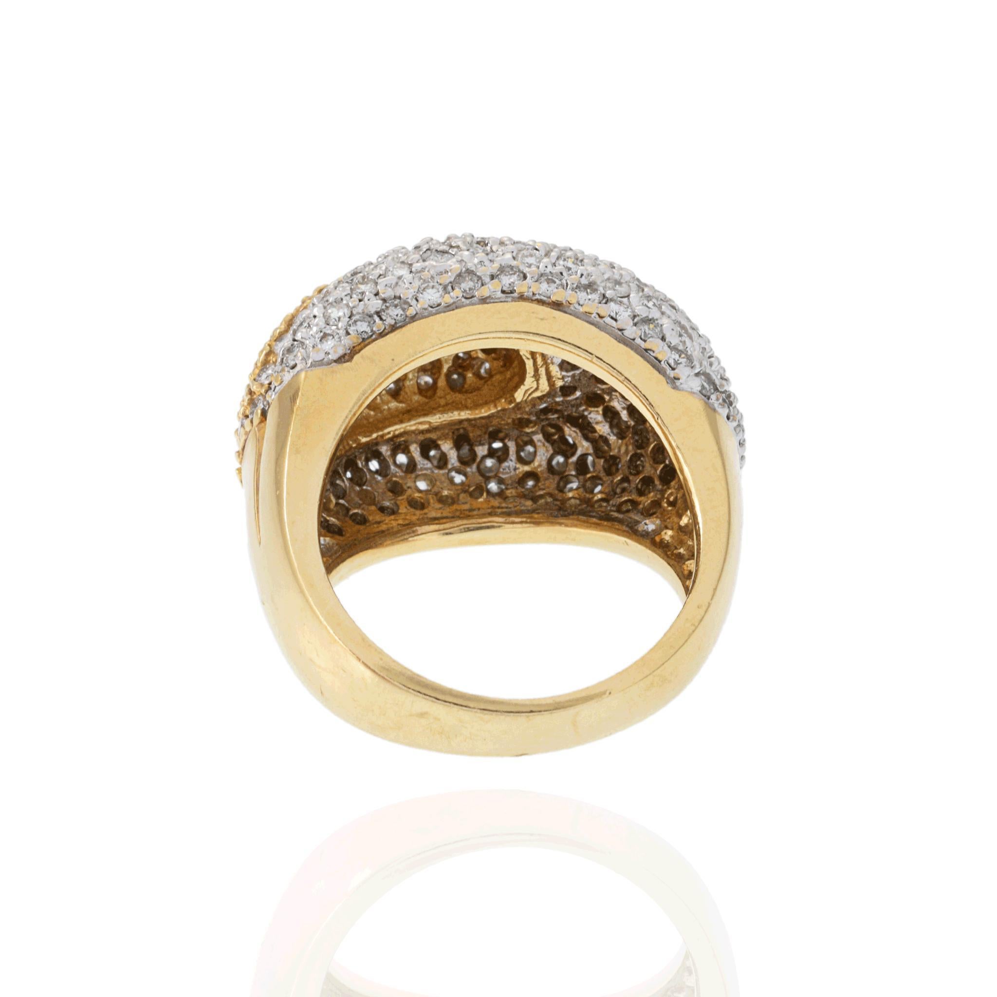 Anello in oro giallo 14KT con pavé di diamanti in vendita 4