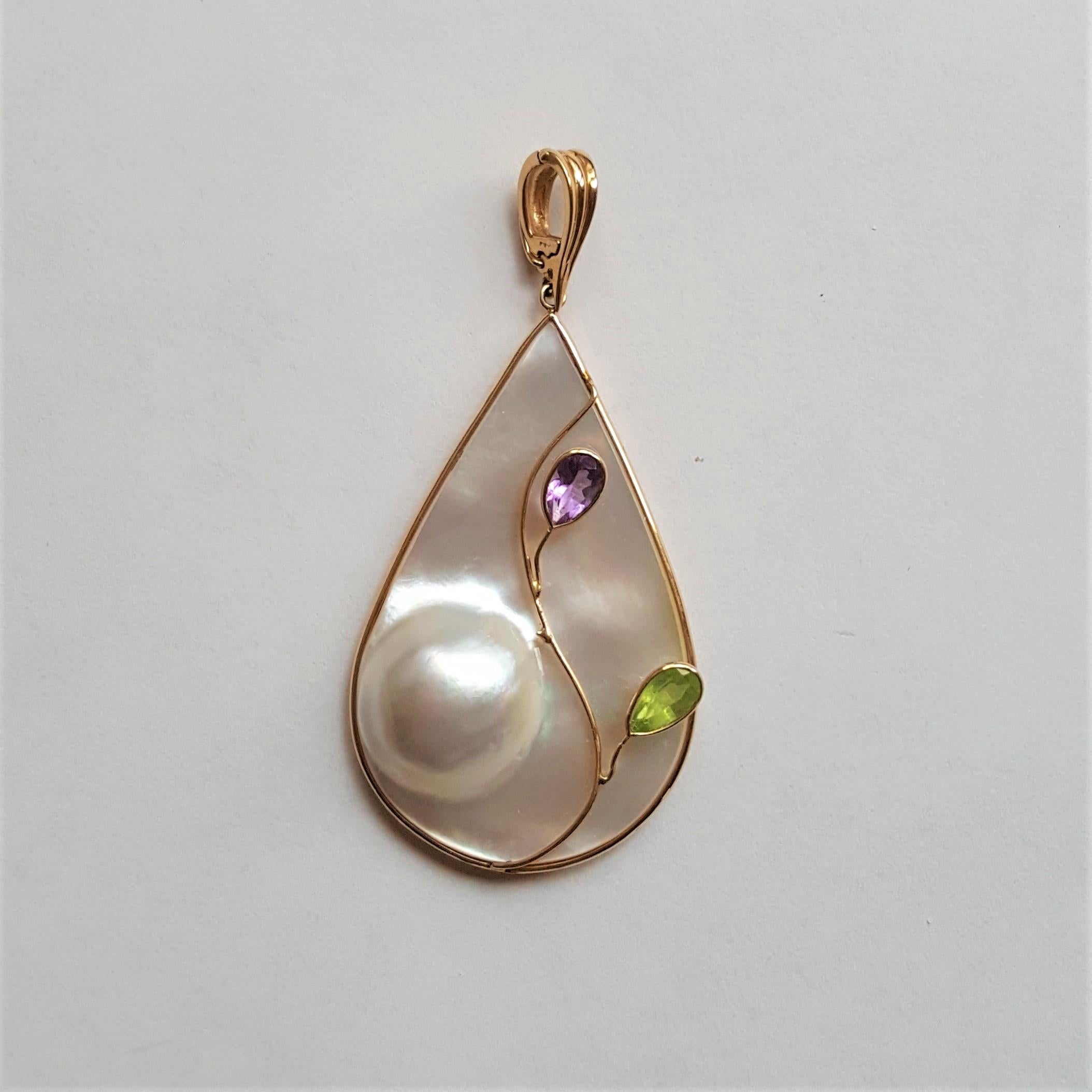 14kt Yellow Gold Pear Cut Fine Mabe Pearl, Amethyst & Peridot, Pendant/Enhancer In Excellent Condition In San Diego, CA