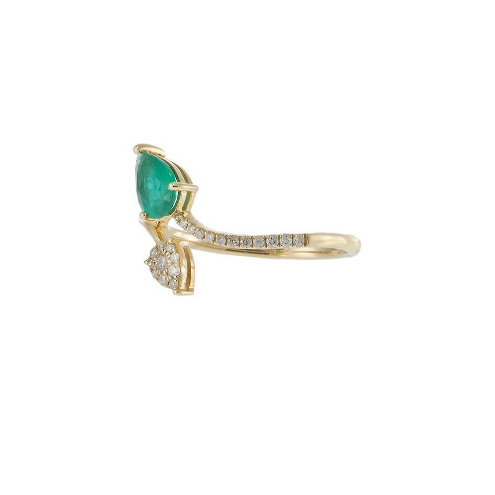14KT Yellow Gold Pear-Shaped Emerald & Diamond Fancy Petal Ring In New Condition For Sale In New York, NY