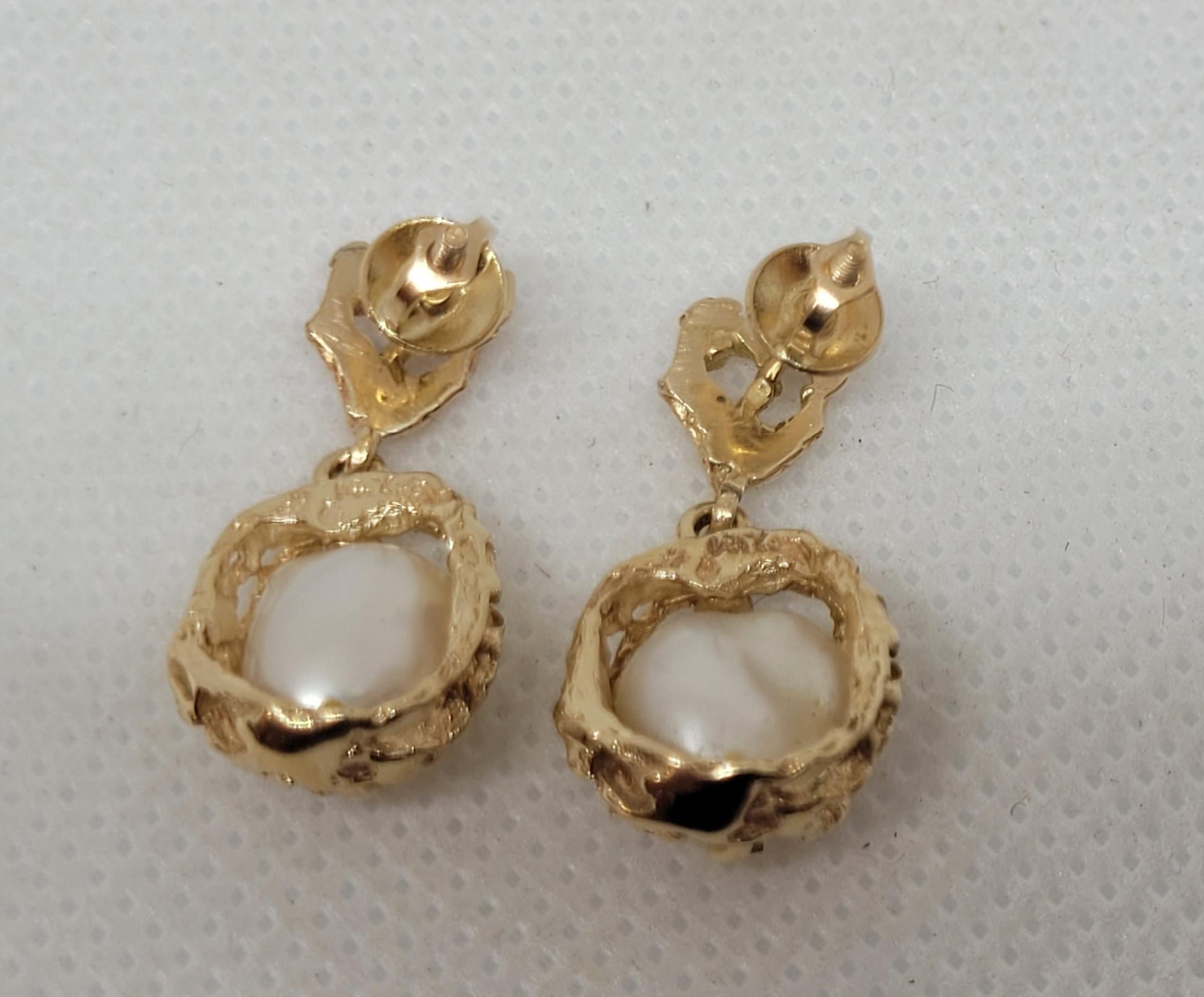 Round Cut 14kt Yellow Gold Pearl Diamond Gold Nugget Screw Back Earrings, .04ct, 6.4 grams For Sale
