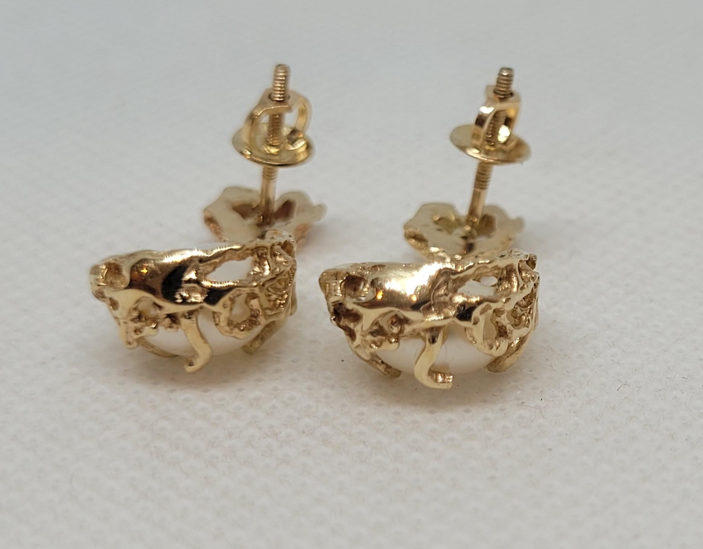 14kt Yellow Gold Pearl Diamond Gold Nugget Screw Back Earrings, .04ct, 6.4 grams In Good Condition For Sale In Rancho Santa Fe, CA