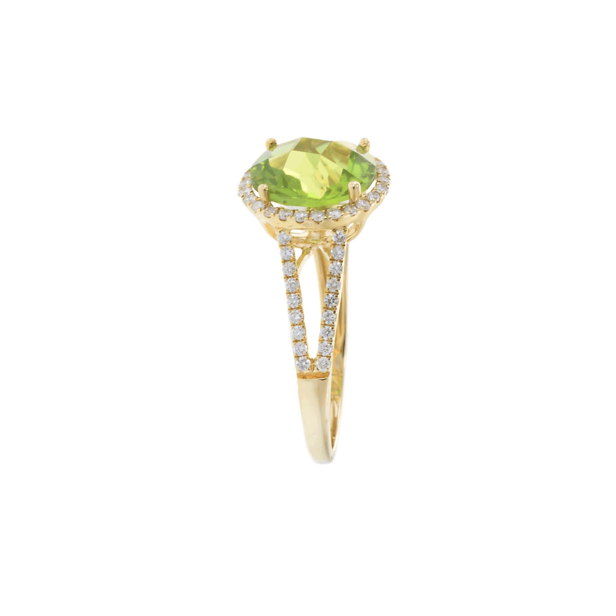 14KT Yellow Gold Peridot and Diamond Ring in vendita 1