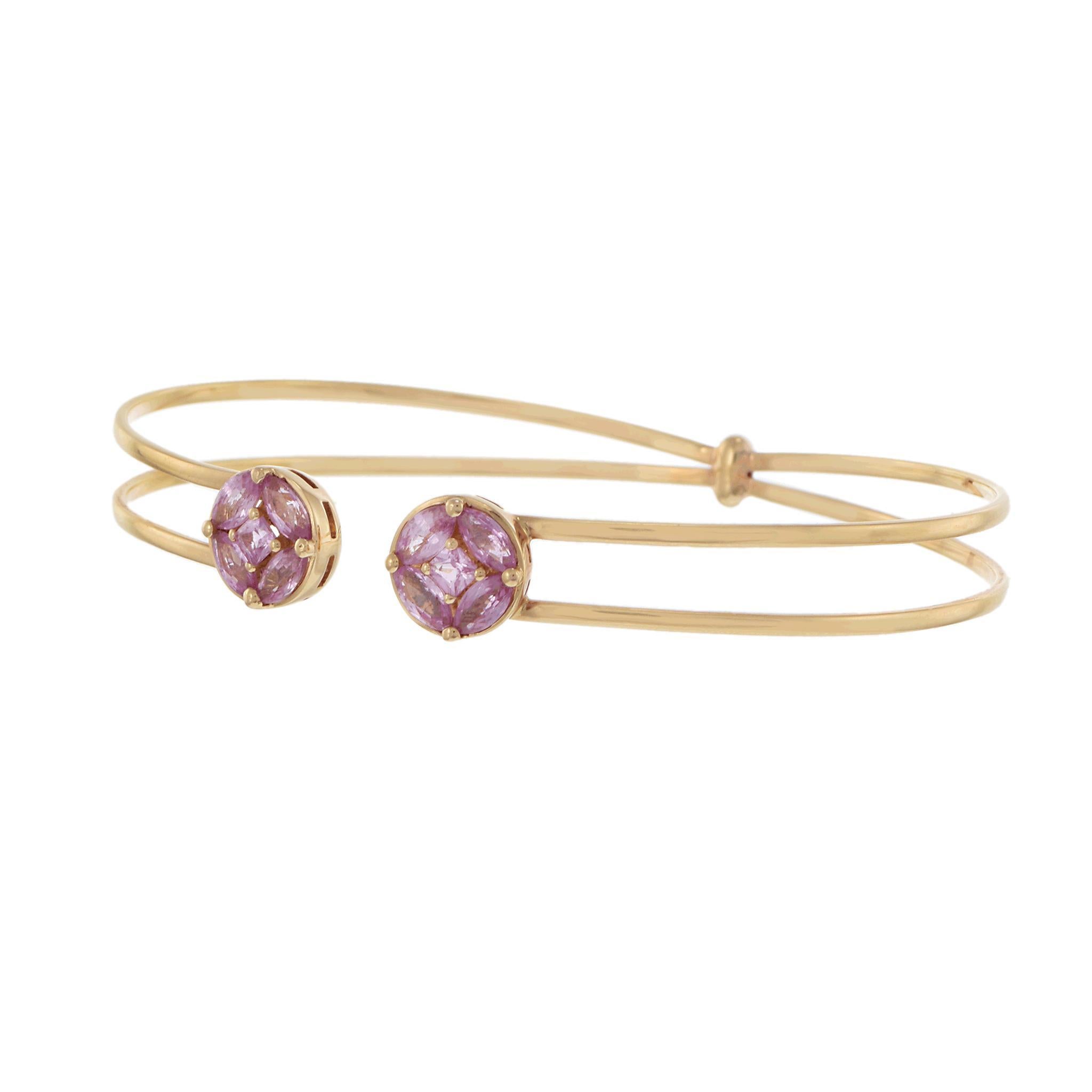 Pulsera abierta de oro amarillo de 14 quilates con racimo de zafiros rosas Corte princesa en venta