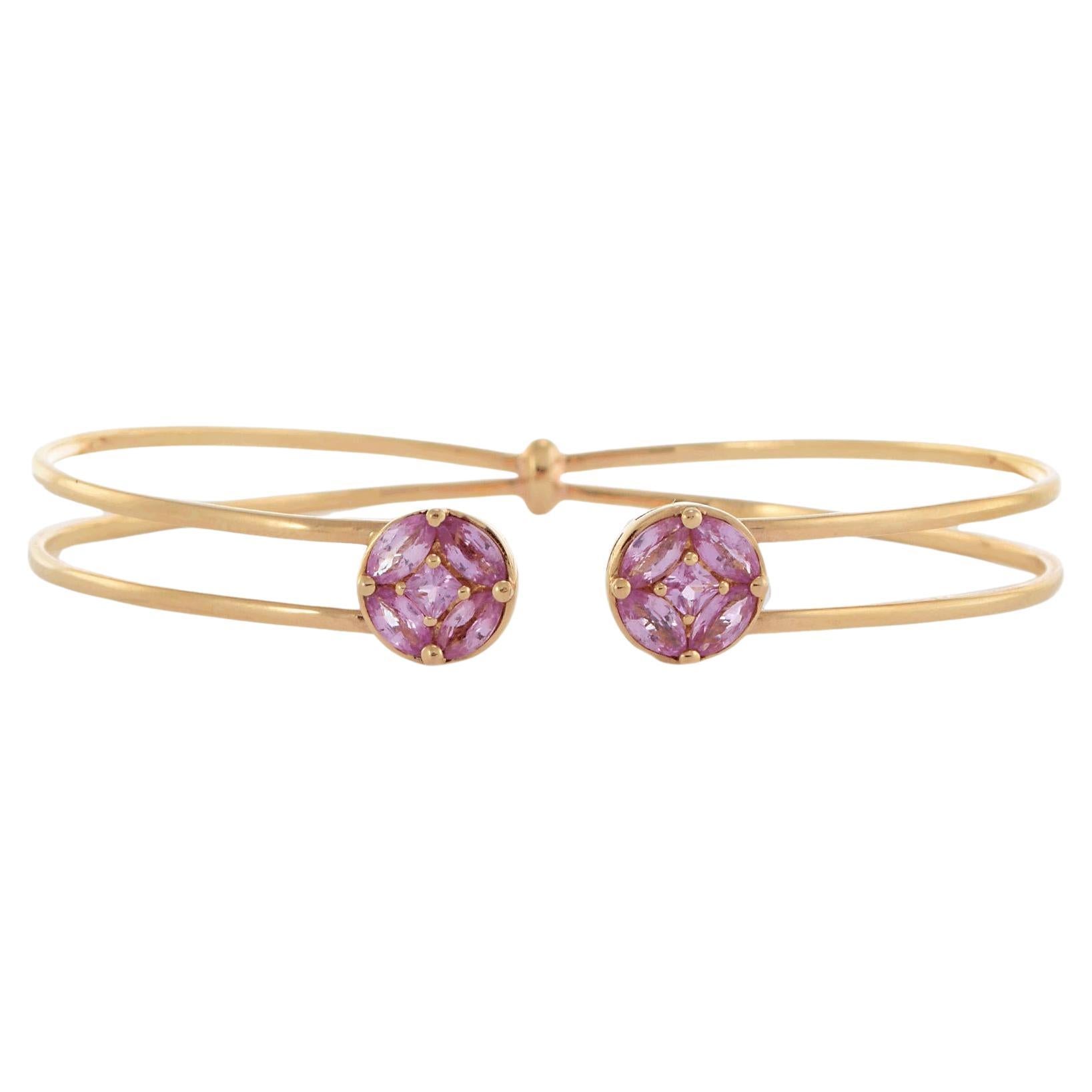 Pulsera abierta de oro amarillo de 14 quilates con racimo de zafiros rosas en venta