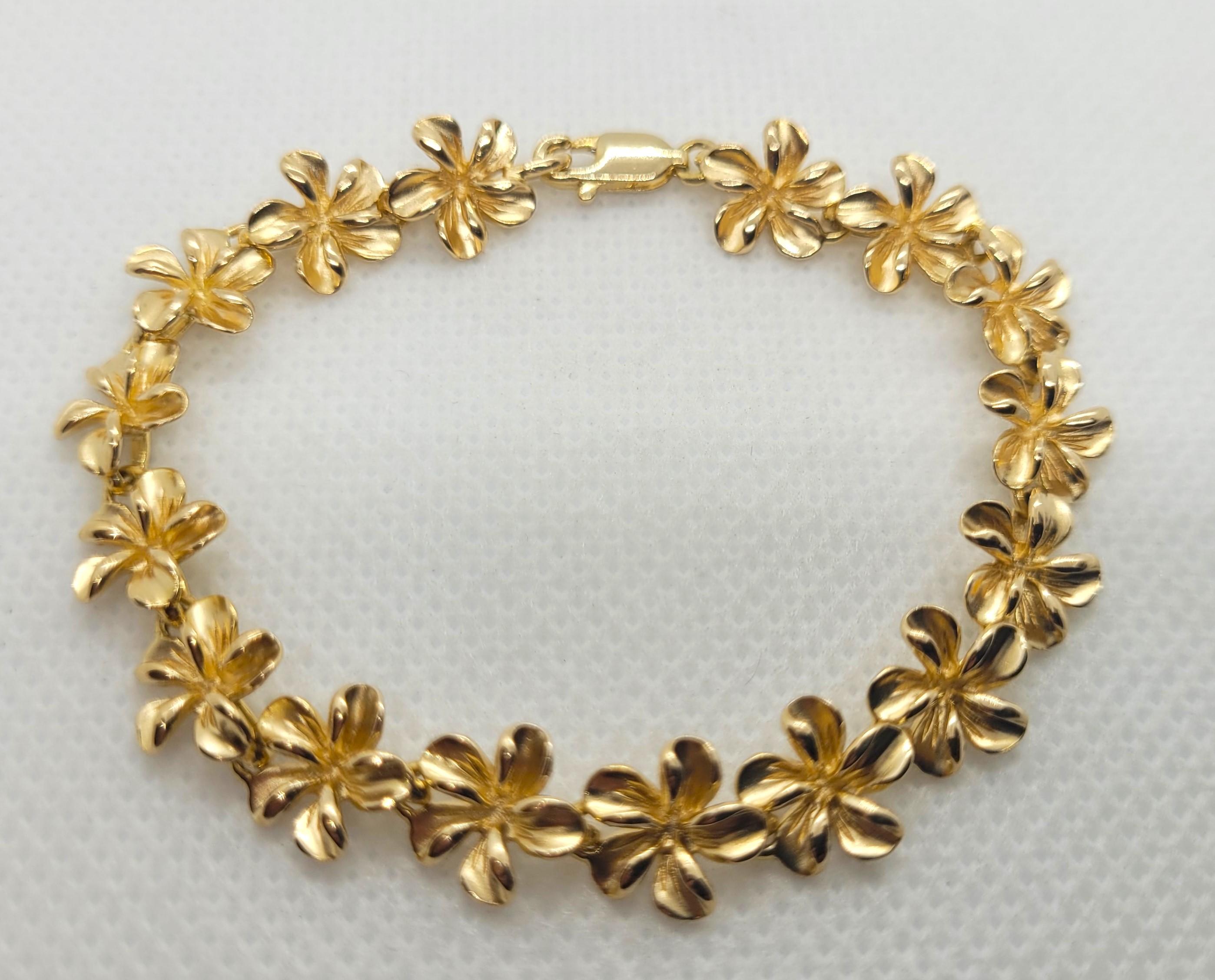 Moderne Bracelet Plumeria en or jaune 14 carats, 8,5 grammes, fermoir mousqueton en vente