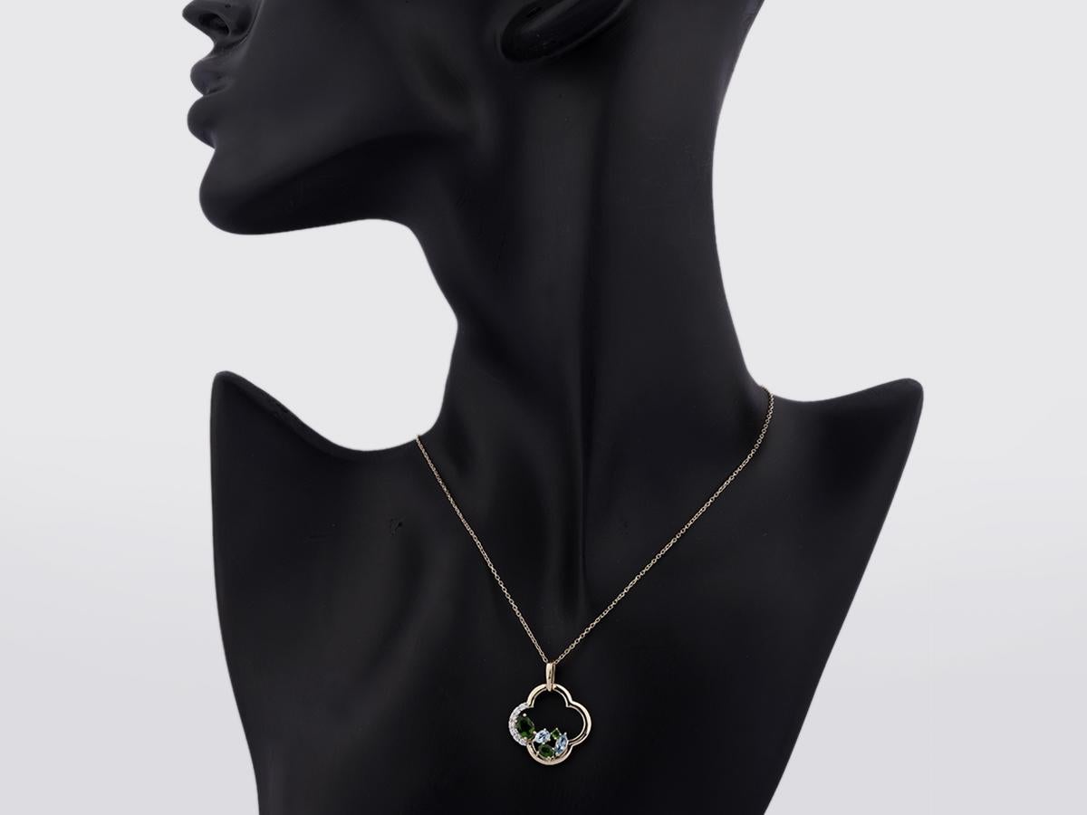 Taille brillant Pendentif Quatrefoil en or jaune 14KT avec grappe de pierres mélangées en vente