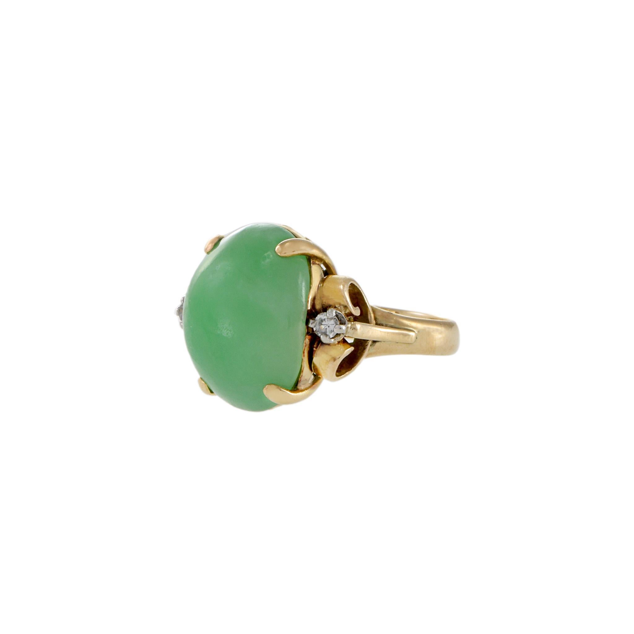 14KT Yellow Gold Retro Era Jade And Diamond Ring In Excellent Condition For Sale In New York, NY