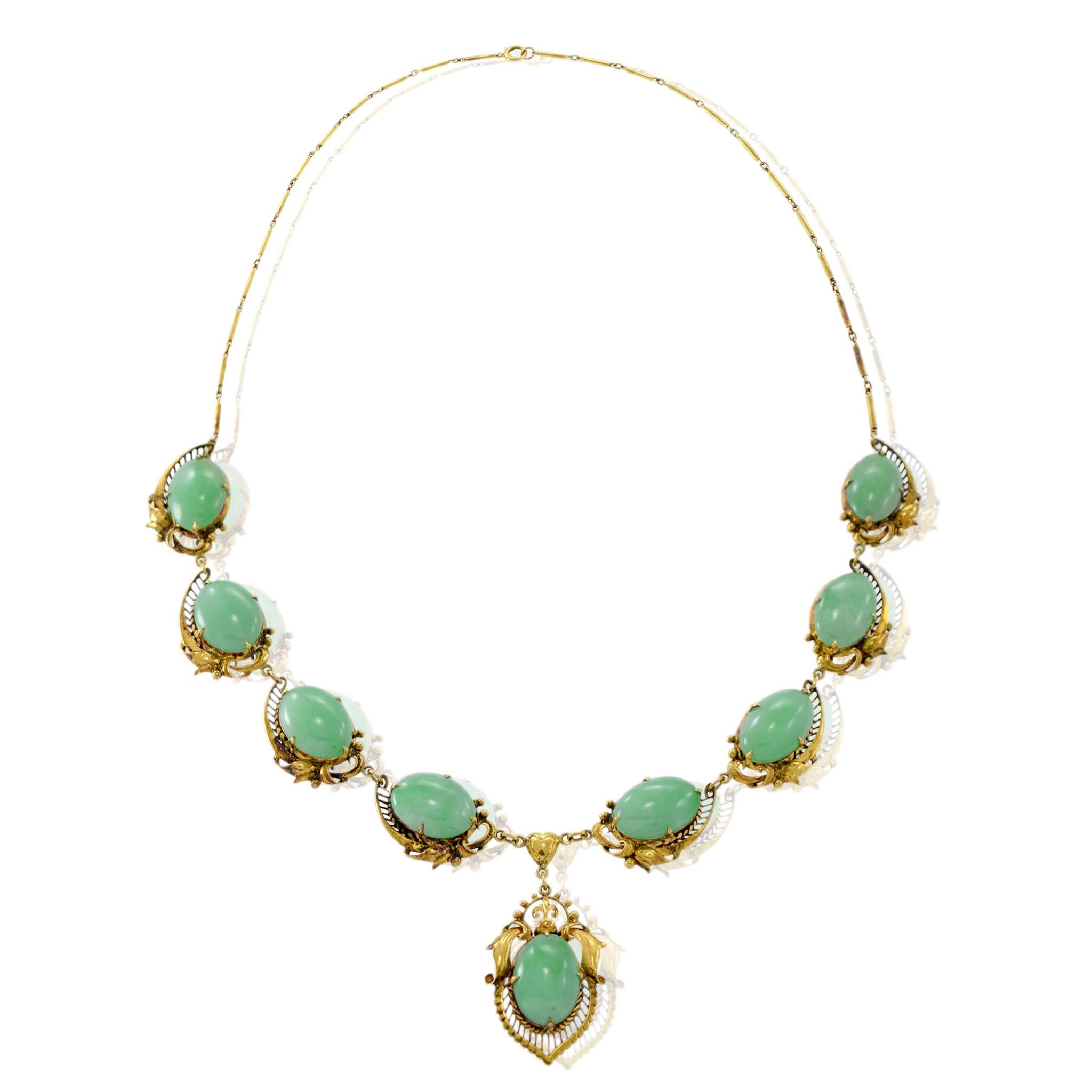 Rétro Collier à plastron en or jaune 14KT et jade de l'époque rétro en vente