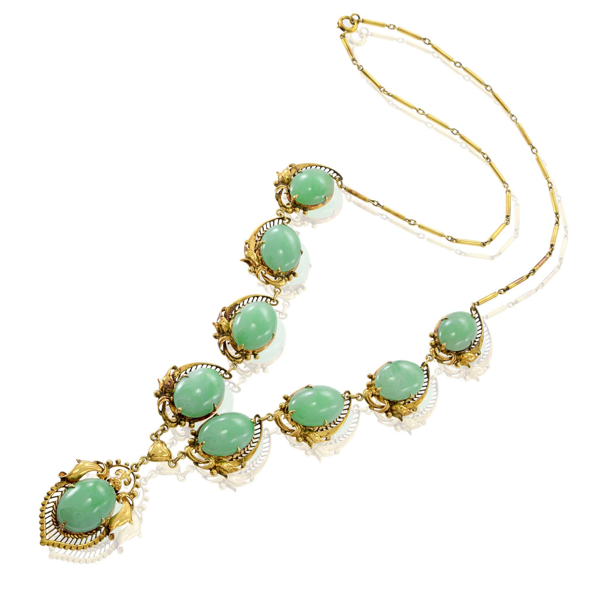 Collier à plastron en or jaune 14KT et jade de l'époque rétro Pour femmes en vente
