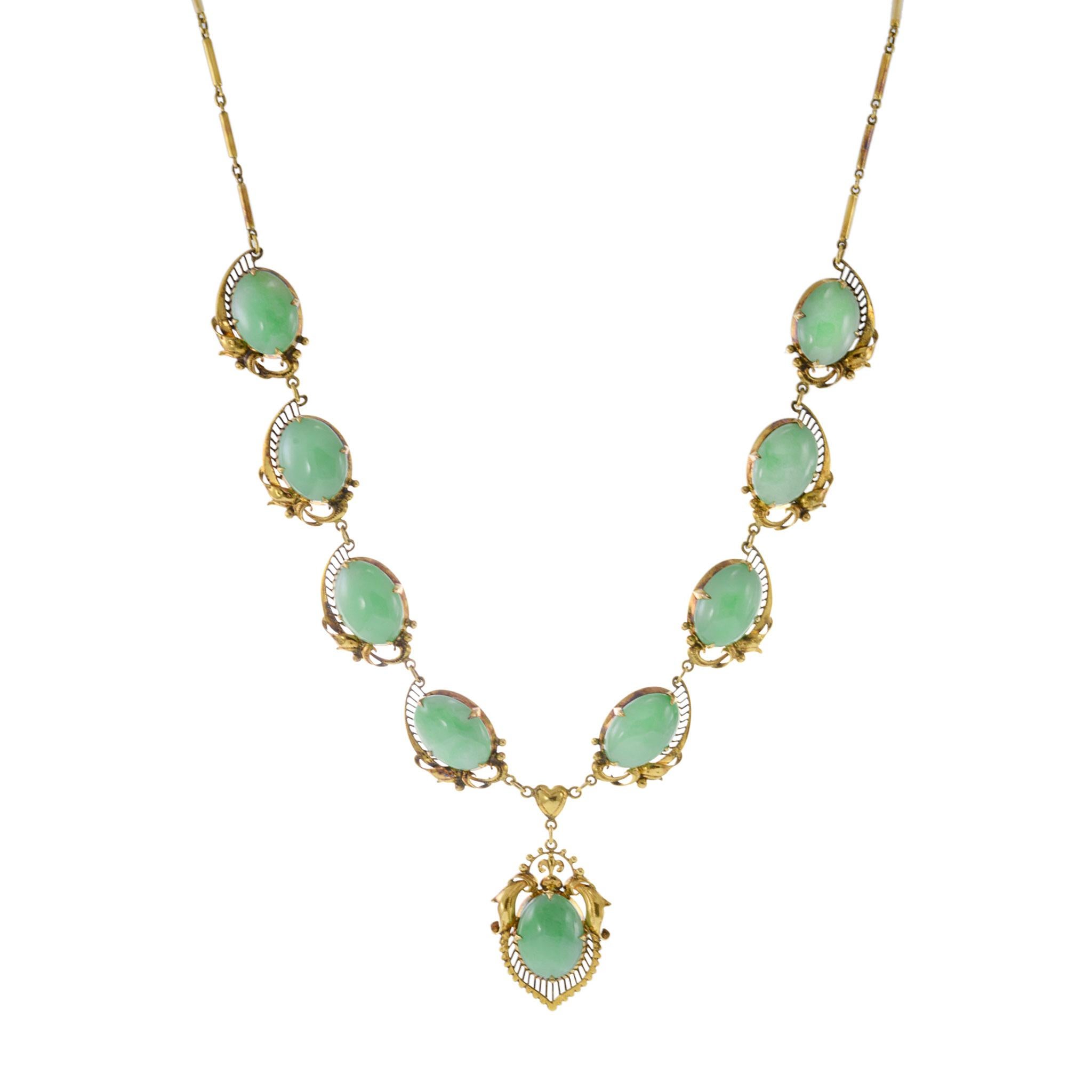 Collier à plastron en or jaune 14KT et jade de l'époque rétro en vente 1