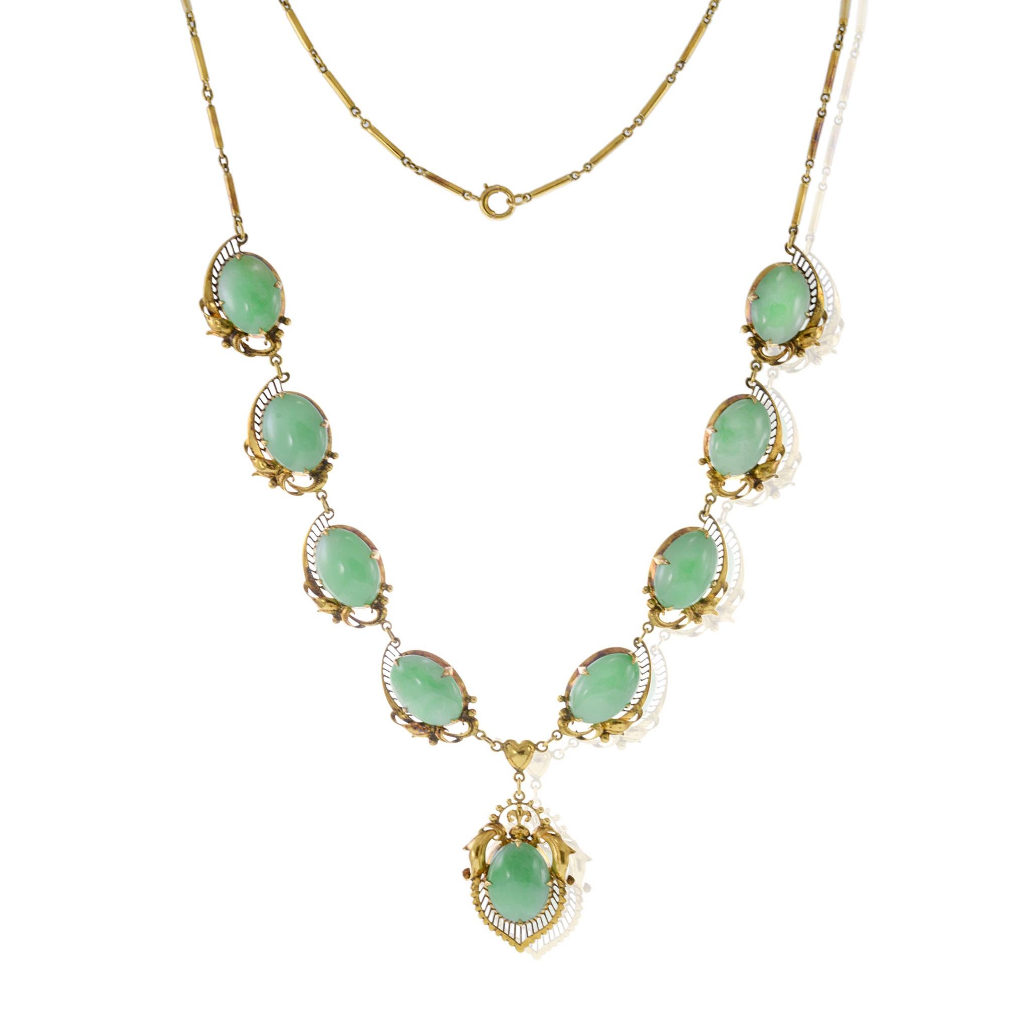 Collier à plastron en or jaune 14KT et jade de l'époque rétro en vente 2