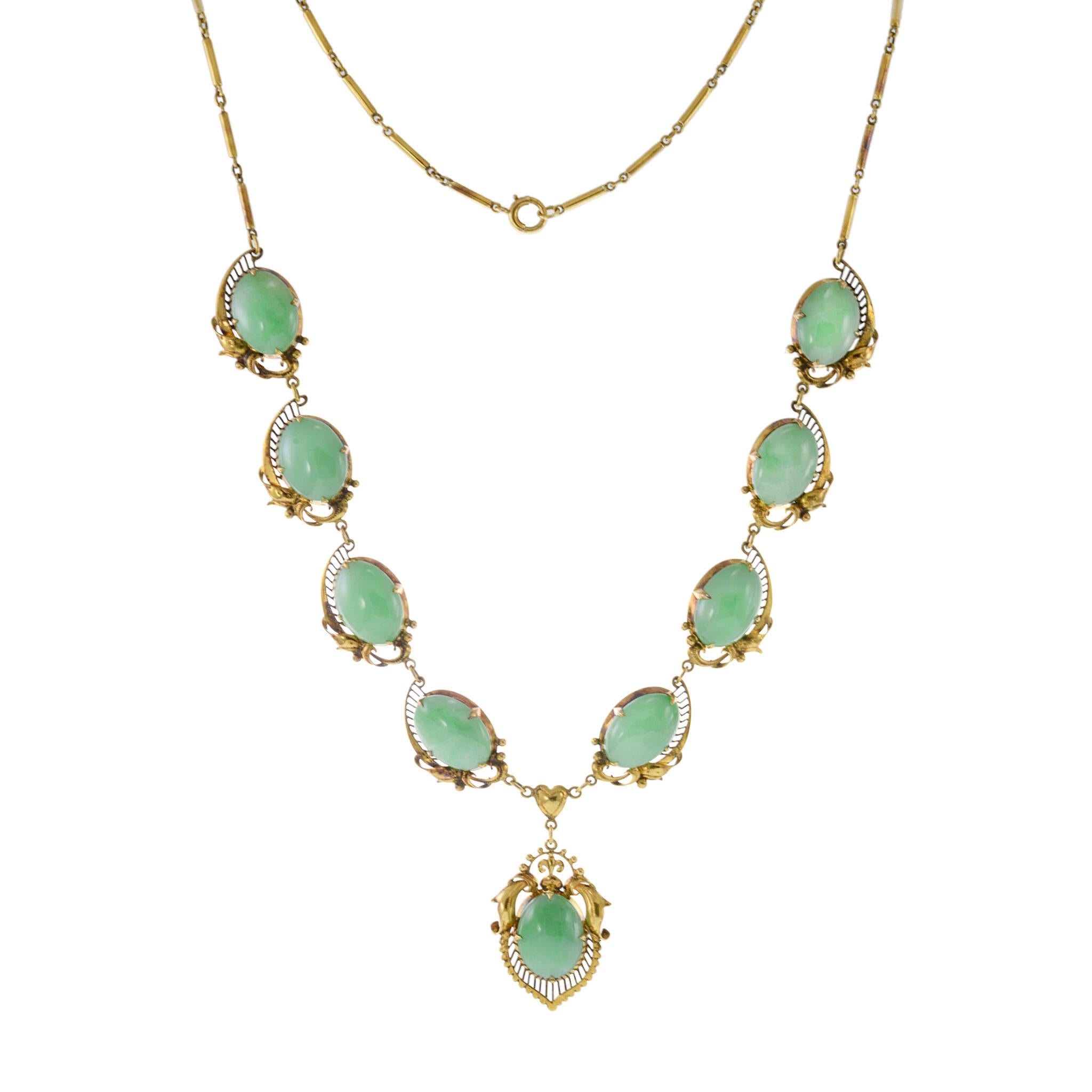 Collier à plastron en or jaune 14KT et jade de l'époque rétro en vente 3
