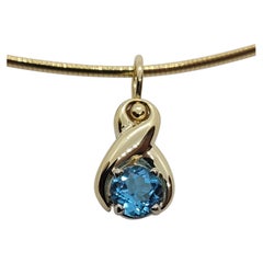 14kt Yellow Gold Round Blue Topaz Pendant 1.7 Grams