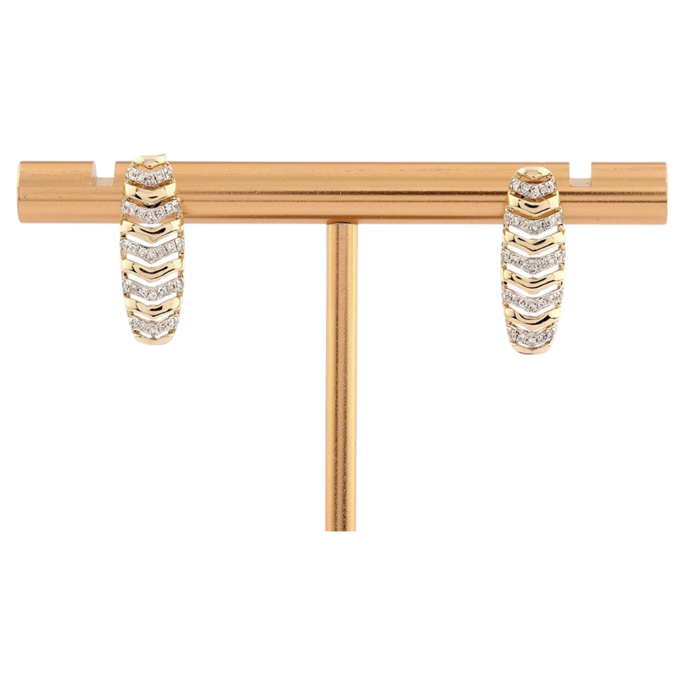 14KT Yellow Gold Round Chevron Diamond Openwork Stud Earrings For Sale