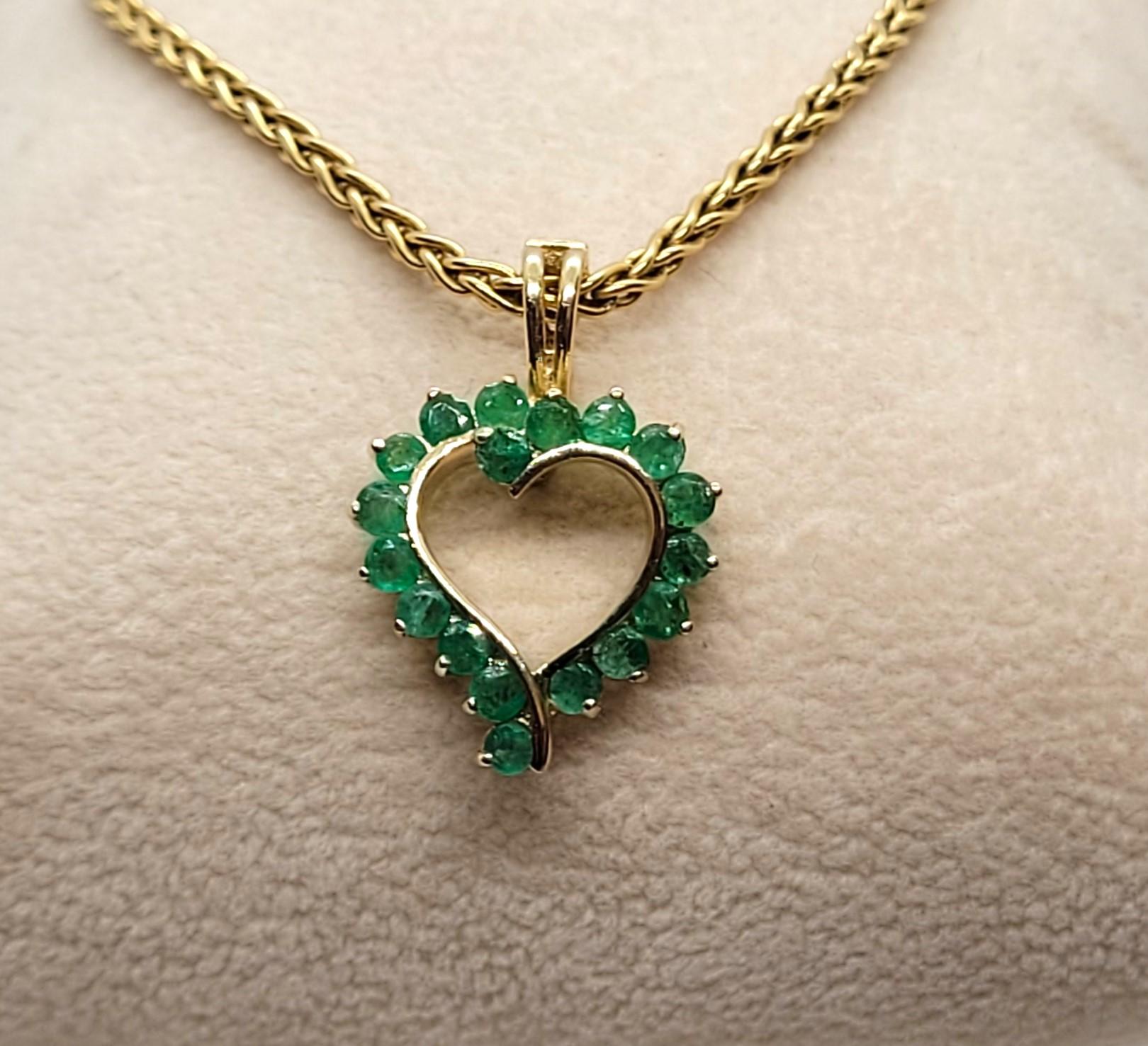 Modern 14kt Yellow Gold Round Emerald Heart Pendant Enhancer, 1.40cttw, 2.4g For Sale