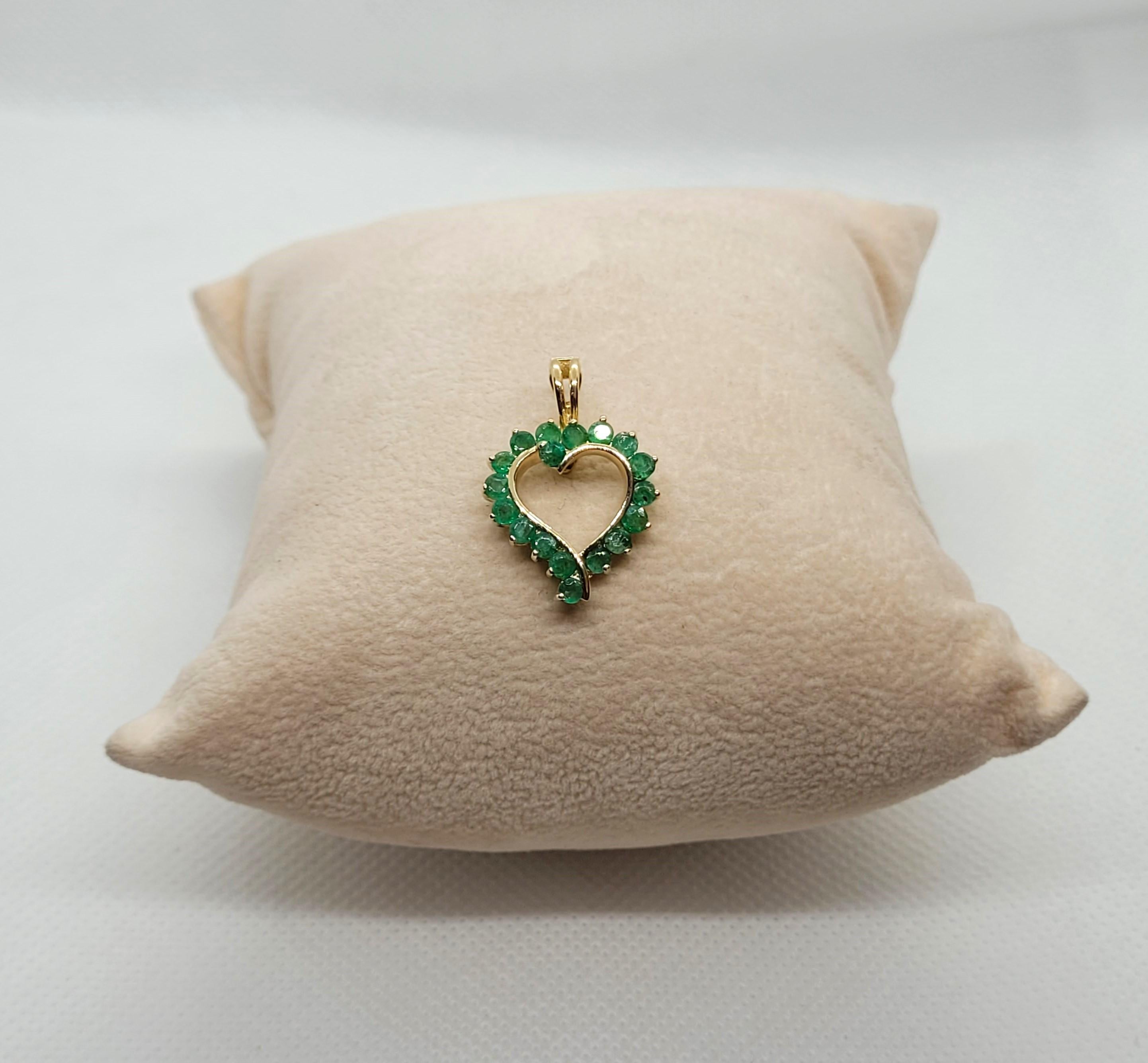 14kt Yellow Gold Round Emerald Heart Pendant Enhancer, 1.40cttw, 2.4g For Sale 1
