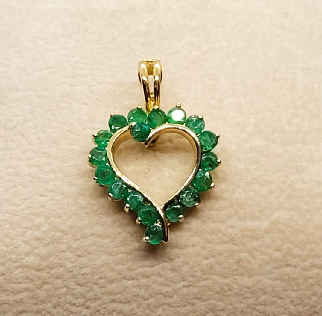 14kt Yellow Gold Round Emerald Heart Pendant Enhancer, 1.40cttw, 2.4g For Sale 2