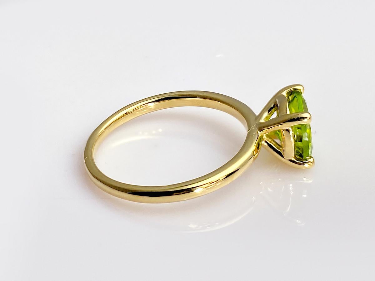 14KT Gelbgold Rund Peridot Solitär Ring im Zustand „Neu“ im Angebot in Antwerp, BE