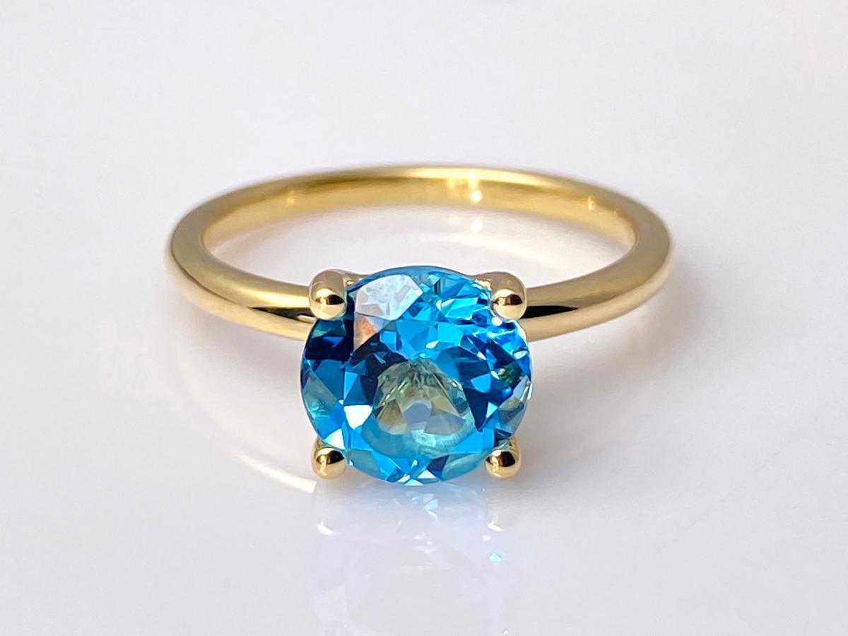 Bague solitaire en or jaune 14KT avec topaze bleue suisse ronde Pour femmes en vente