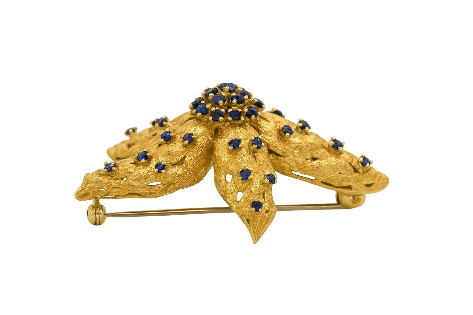 Spilla con stella marina in oro giallo 14kt - 1,25 carati di zaffiri blu In condizioni buone in vendita a Philadelphia, PA